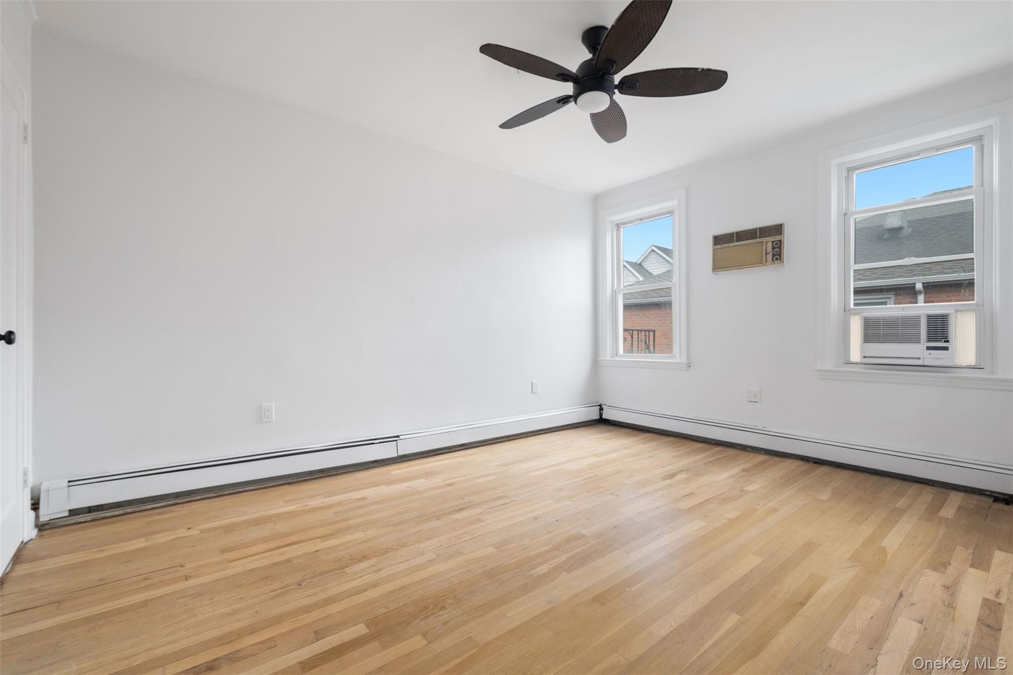 1902 Hone Avenue Property Photo 6