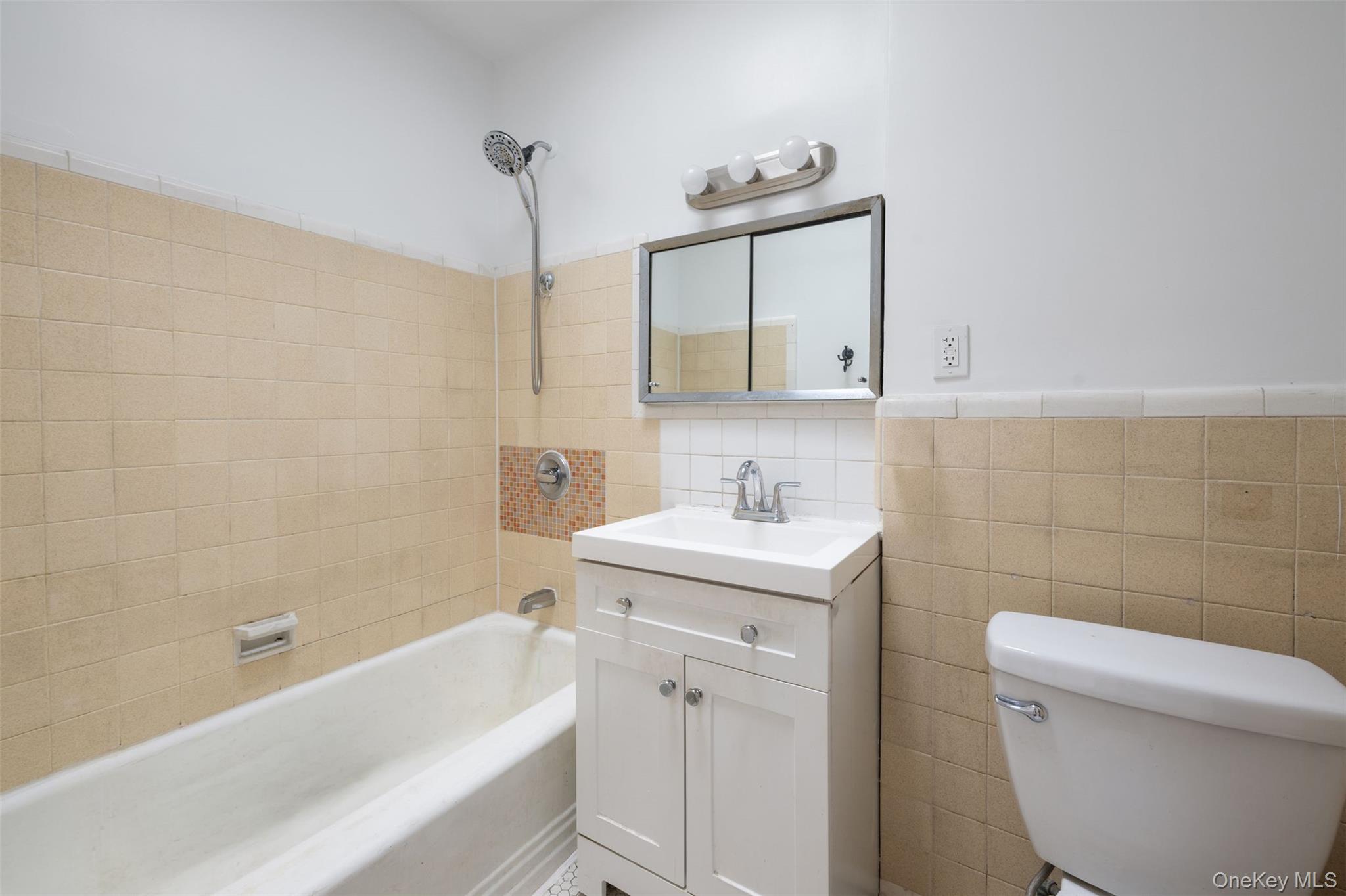 1902 Hone Avenue Property Photo 8