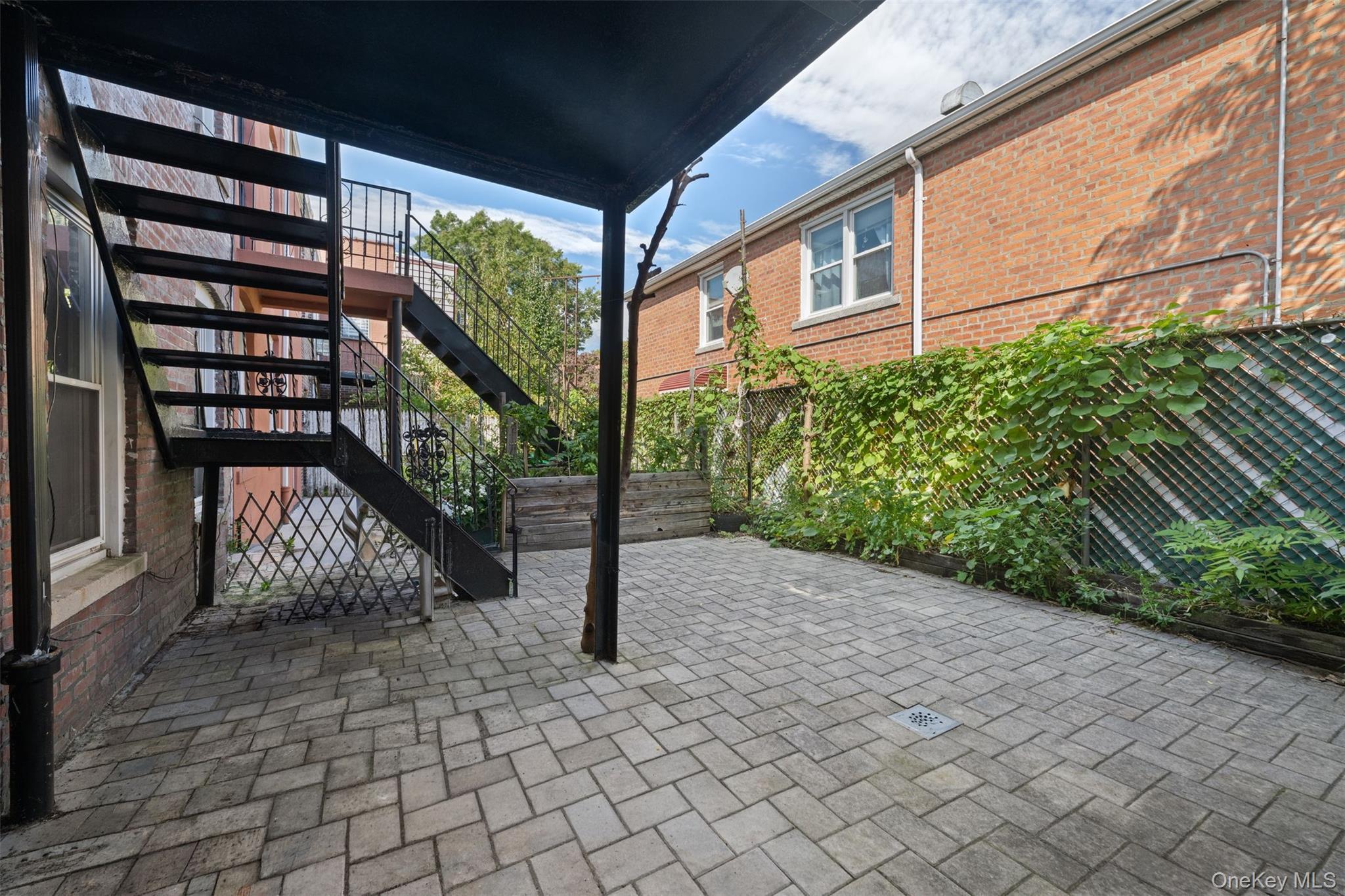 1902 Hone Avenue Property Photo 10