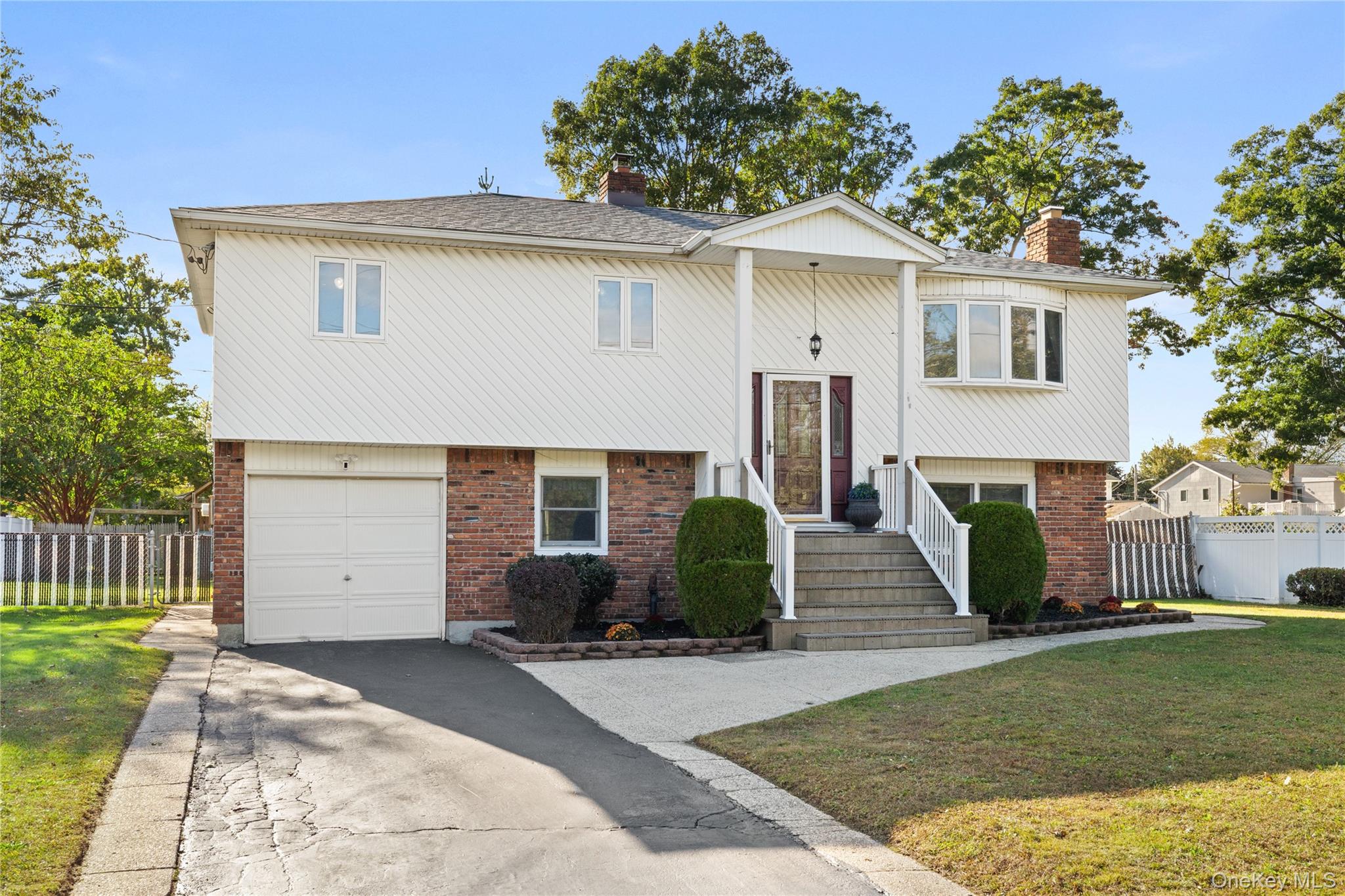 697 East Drive Property Photo 1
