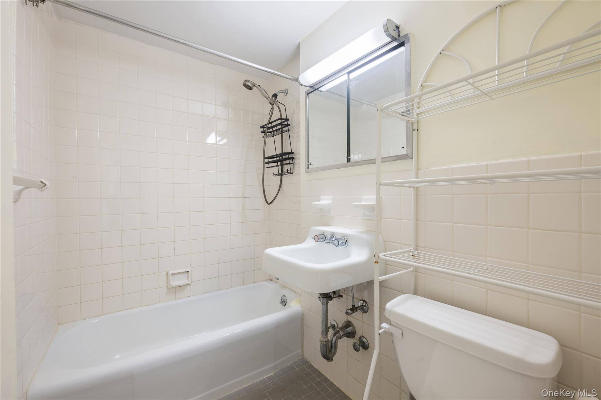 4901 Henry Hudson Parkway 8m Property Photo 11