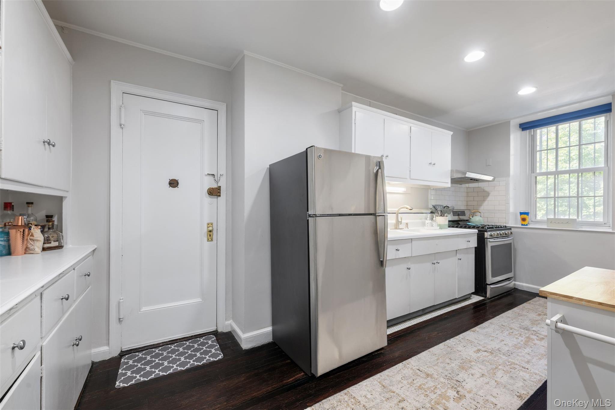 3814 Johnson Avenue E Property Photo 7