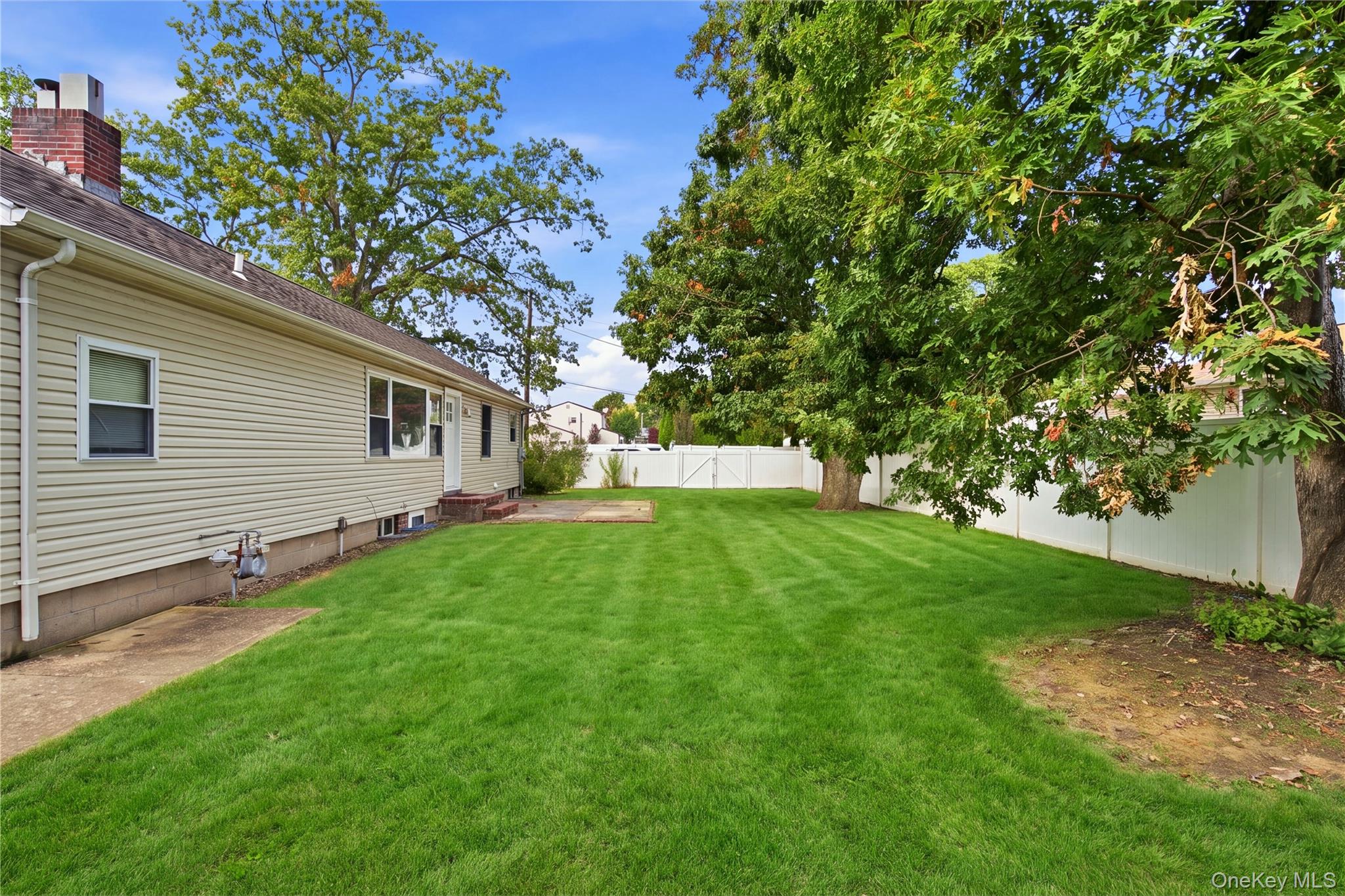 2131 Deer Park Avenue Property Photo 4