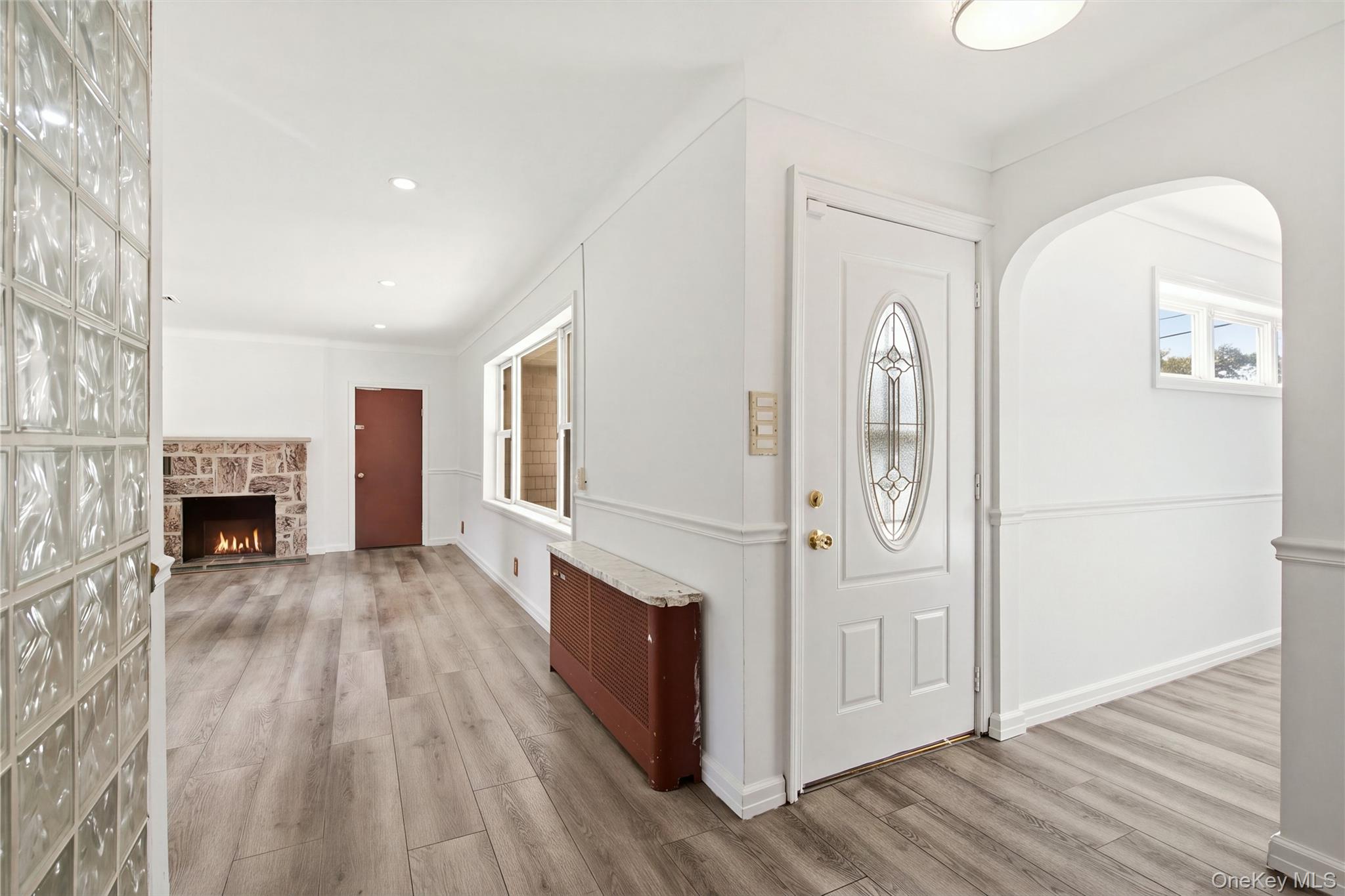 2131 Deer Park Avenue Property Photo 6