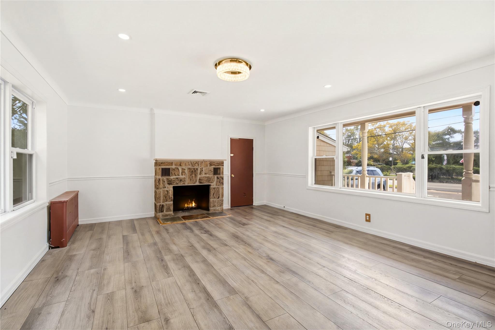 2131 Deer Park Avenue Property Photo 7