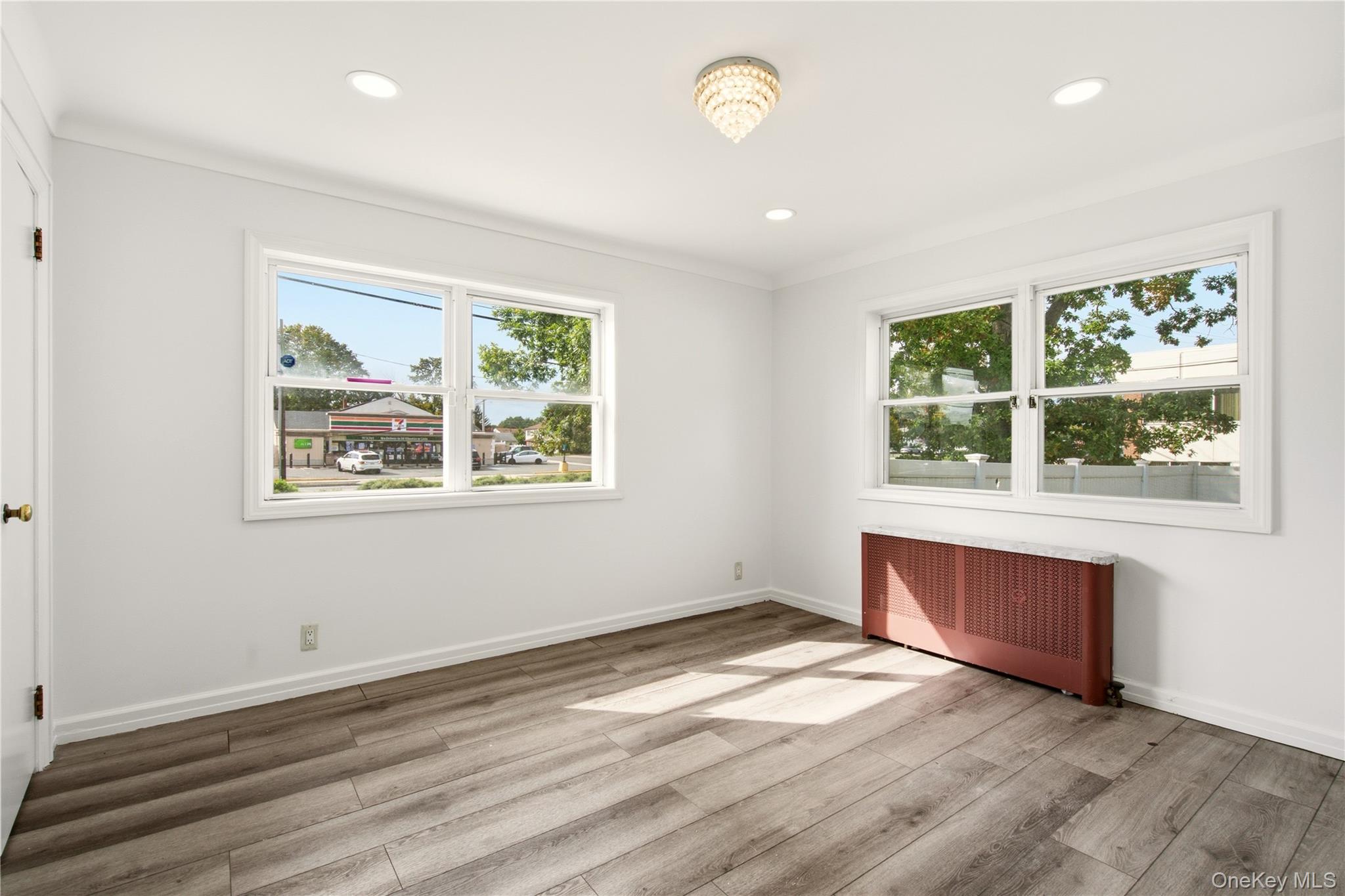 2131 Deer Park Avenue Property Photo 8