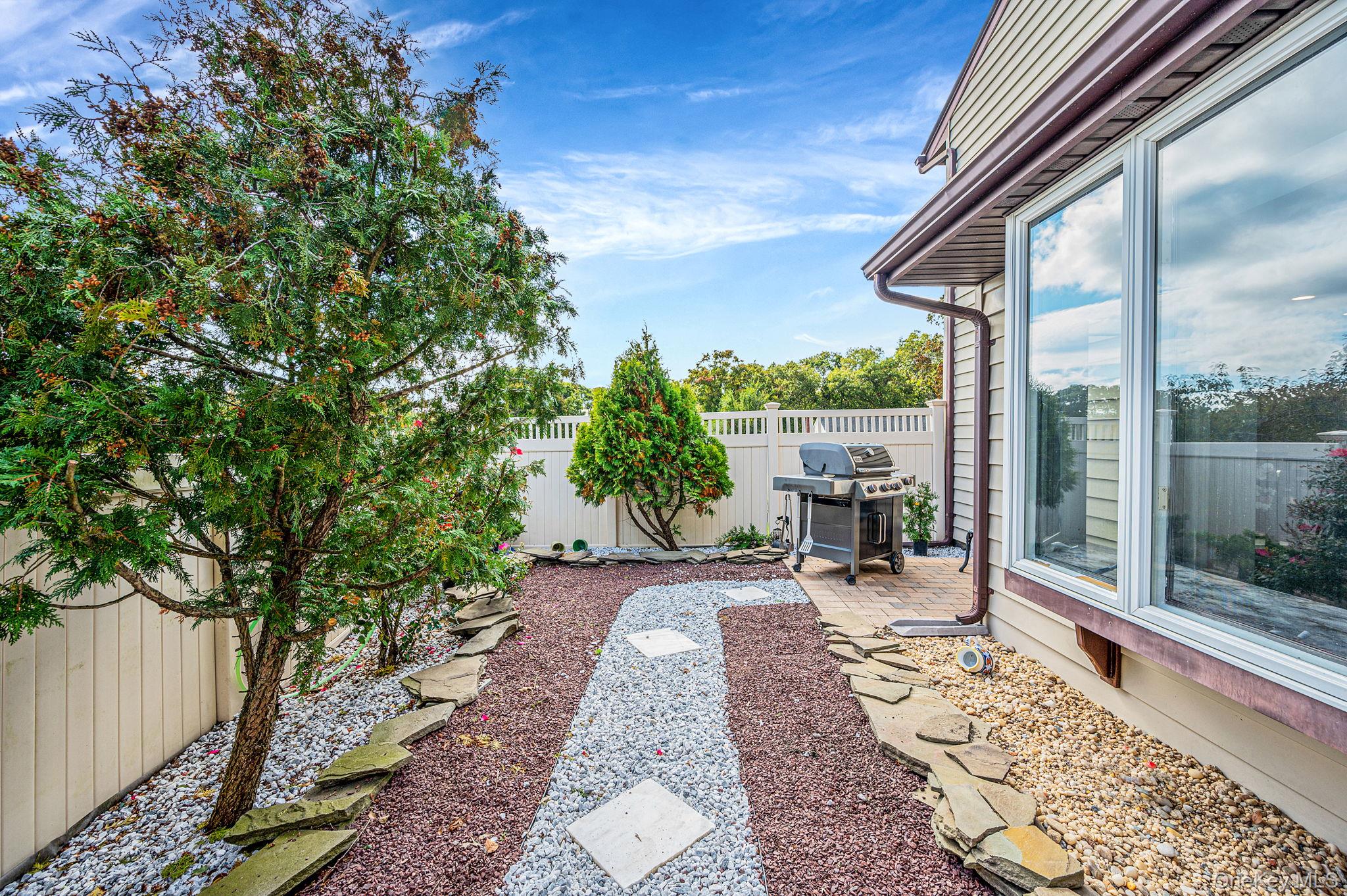 17 Hill Lane Property Photo 41