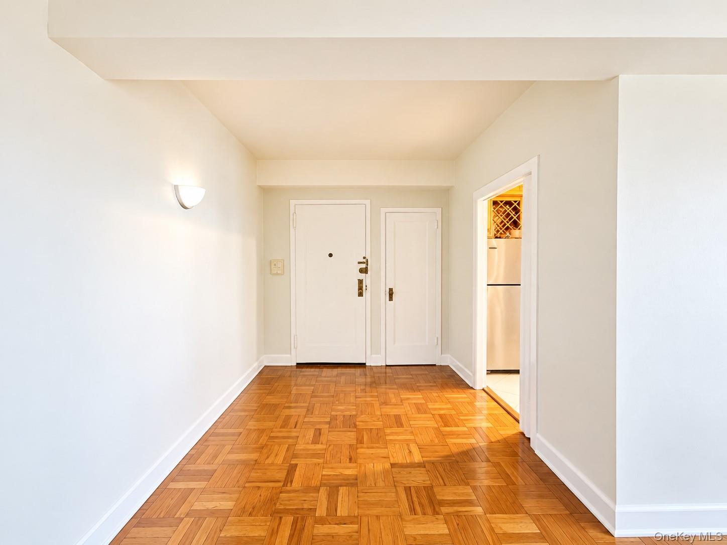 99 Metropolitan Oval 8b Property Photo 3