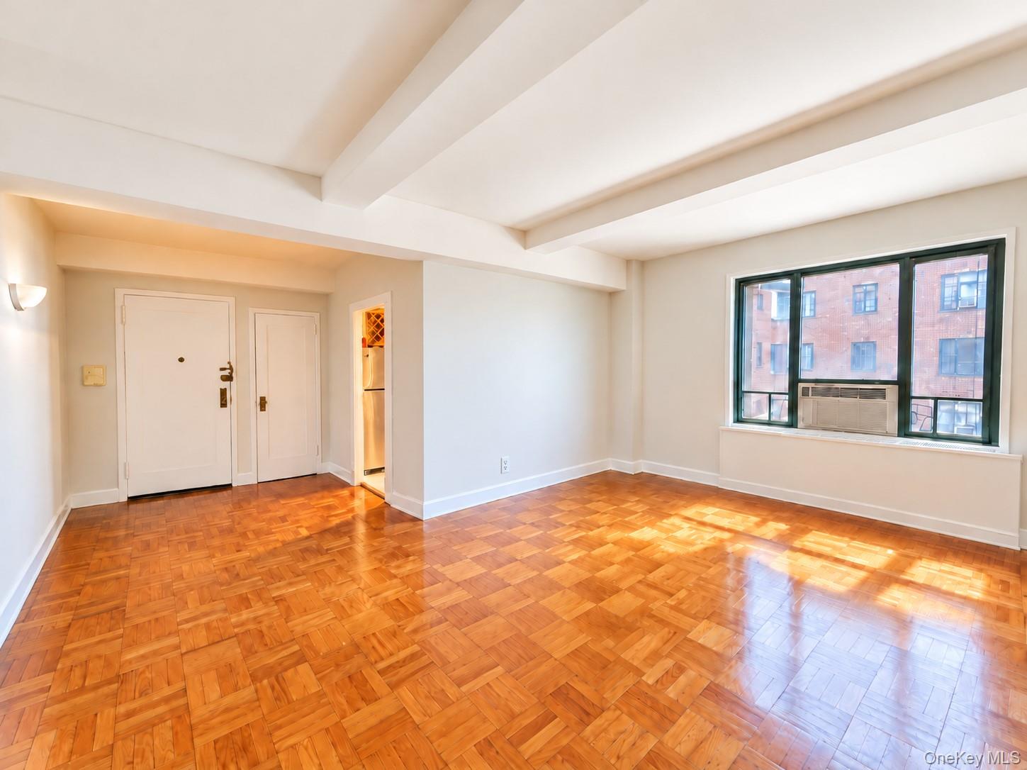 99 Metropolitan Oval 8b Property Photo 4