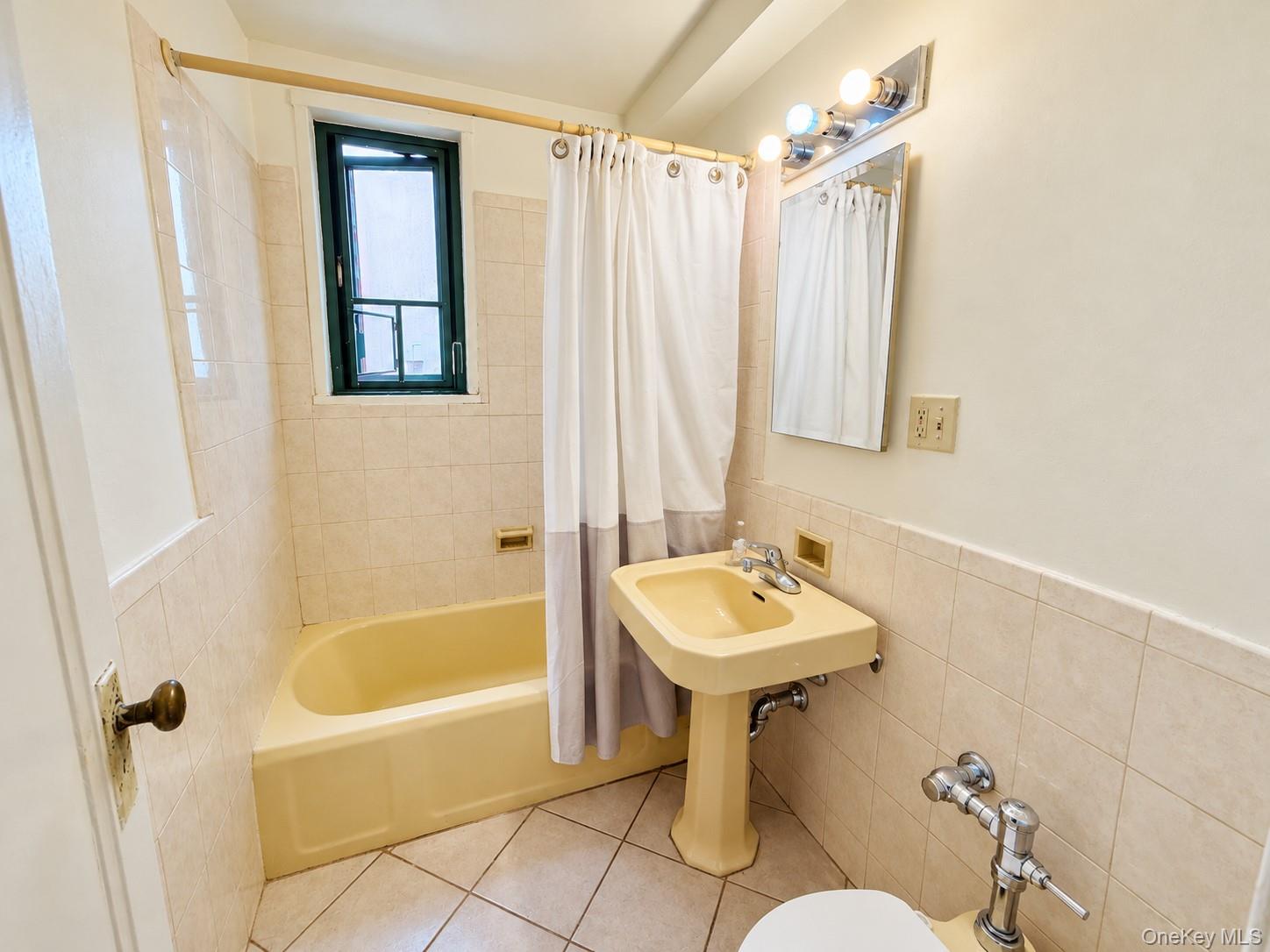 99 Metropolitan Oval 8b Property Photo 12
