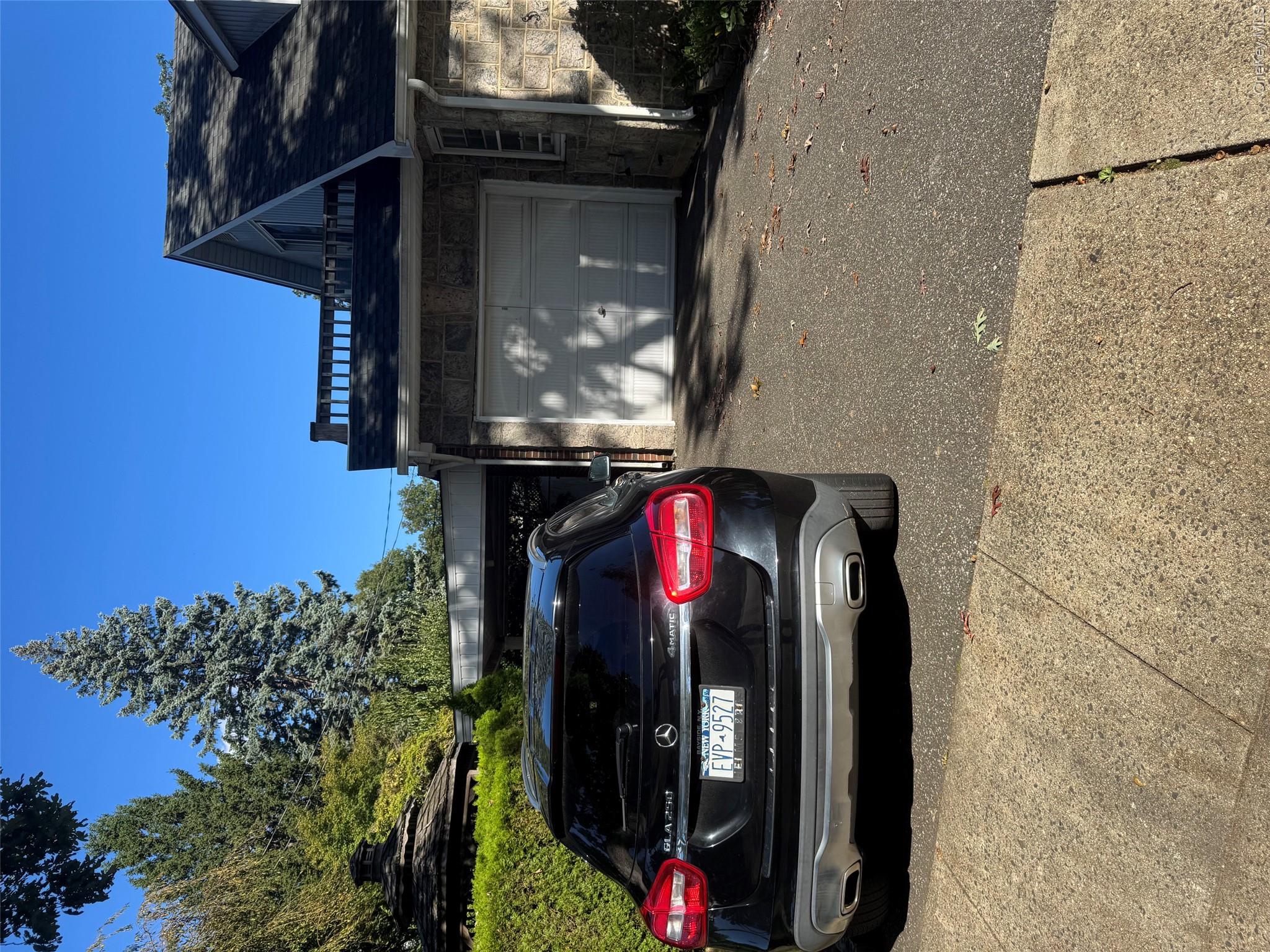 102 Hillside Park Drive Property Photo 3