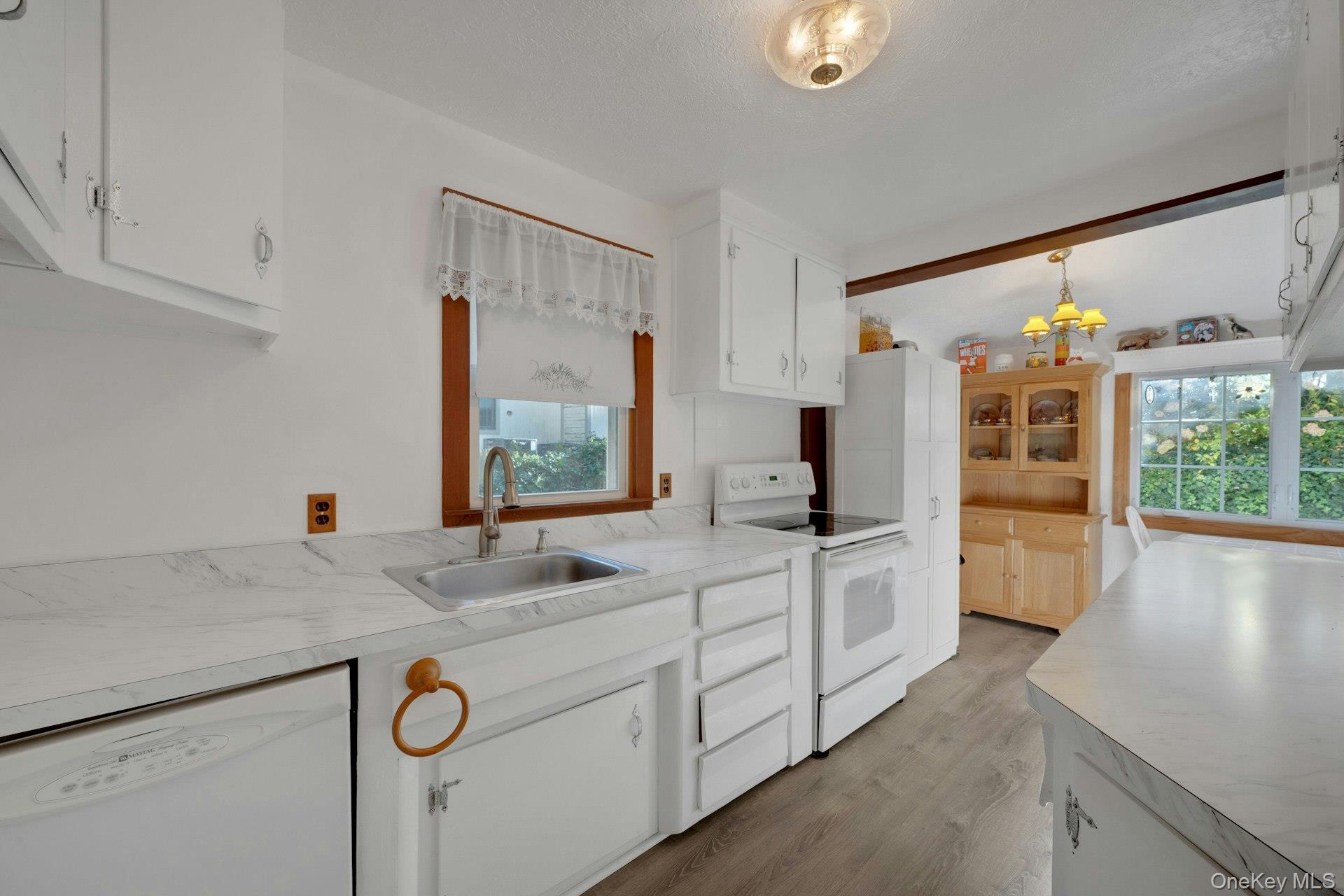 118 Circular Street Property Photo 12
