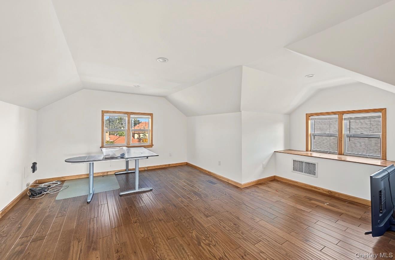 30 North Drive Property Photo 25
