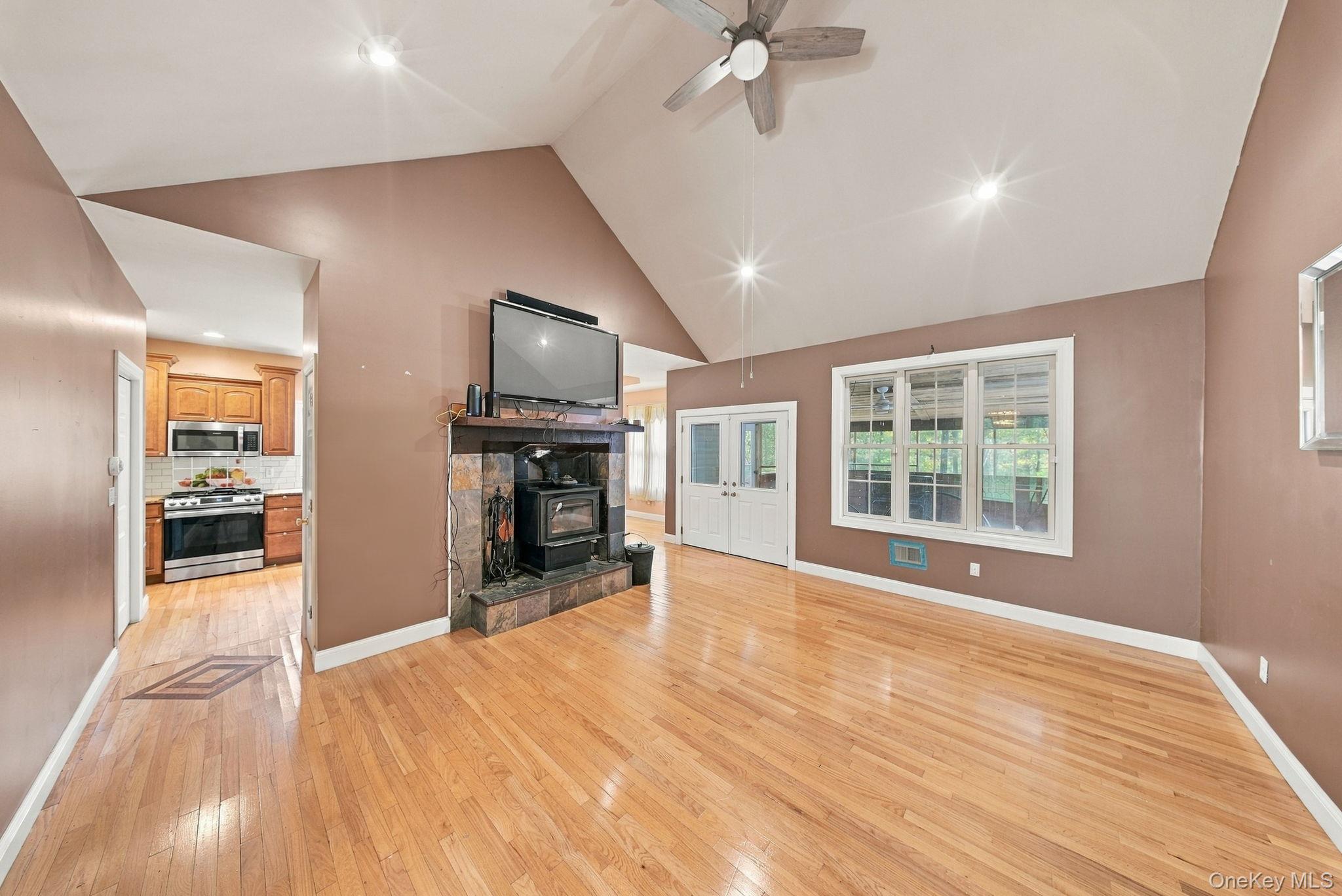 576 Burlingham Road Property Photo 8