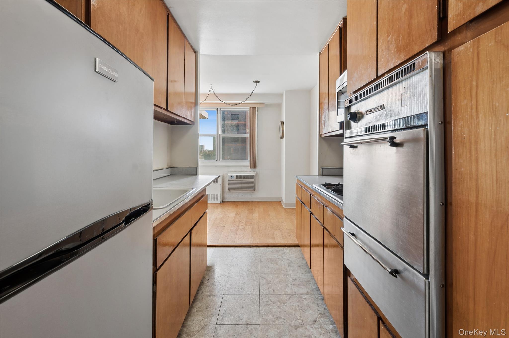 880 Boynton Avenue 9a Property Photo 6