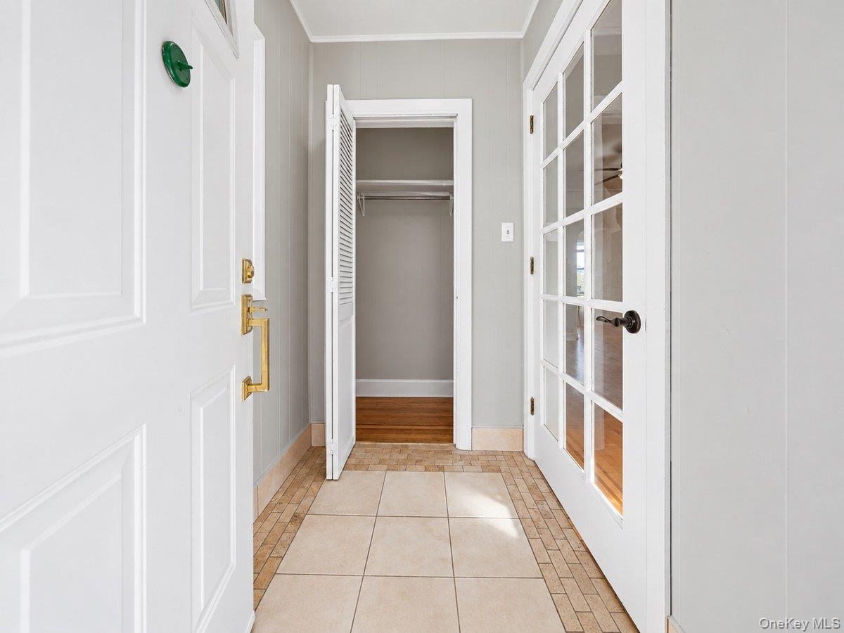 221 Edgewood Avenue Property Photo 6