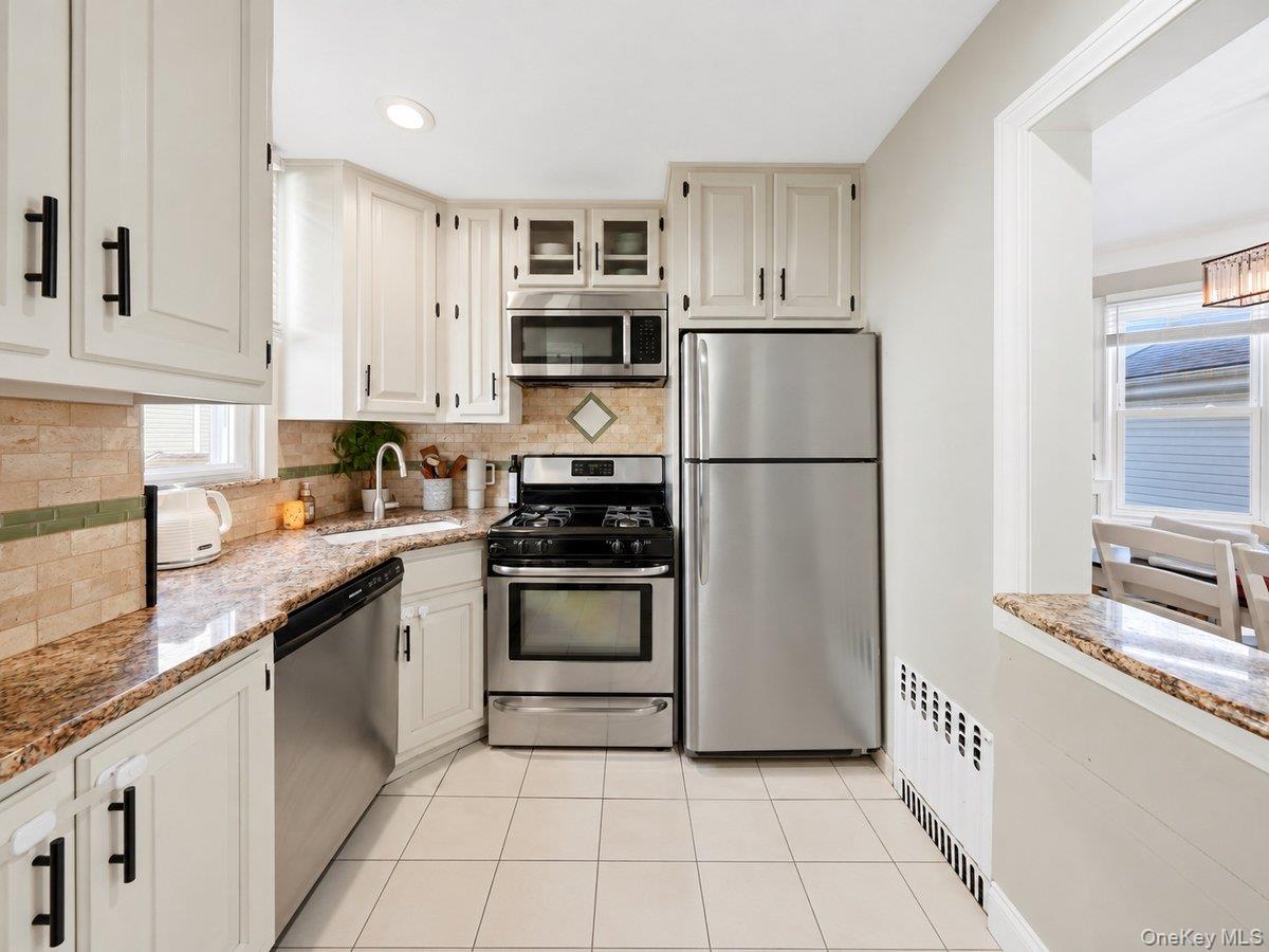 221 Edgewood Avenue Property Photo 7