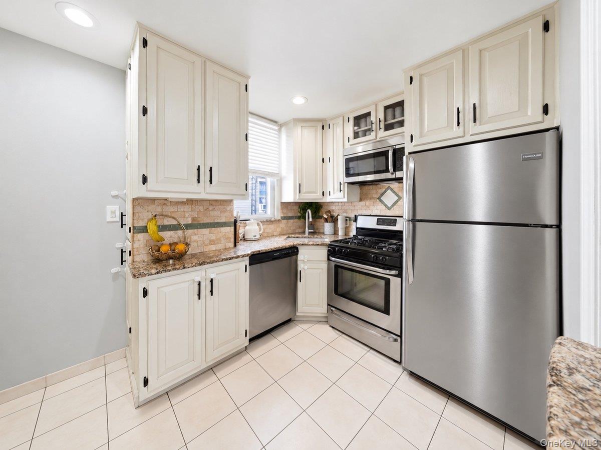 221 Edgewood Avenue Property Photo 8
