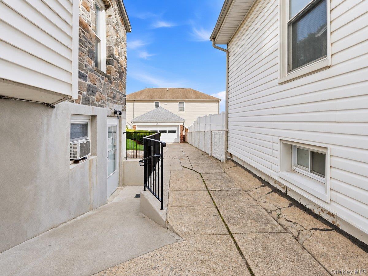 221 Edgewood Avenue Property Photo 40