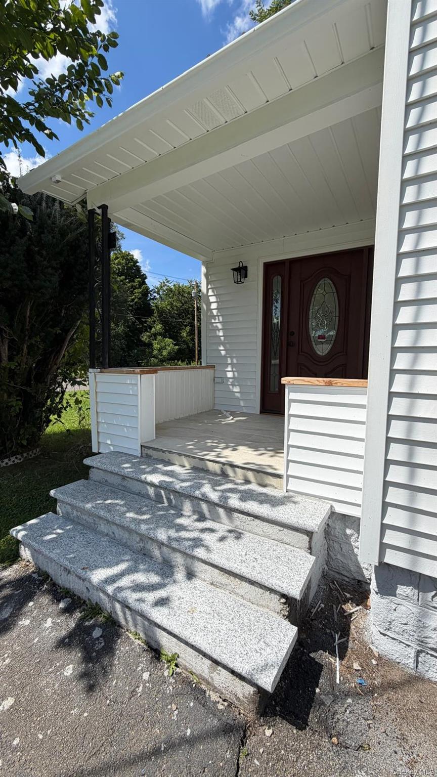 1709 Glenwood Rd Property Photo 2