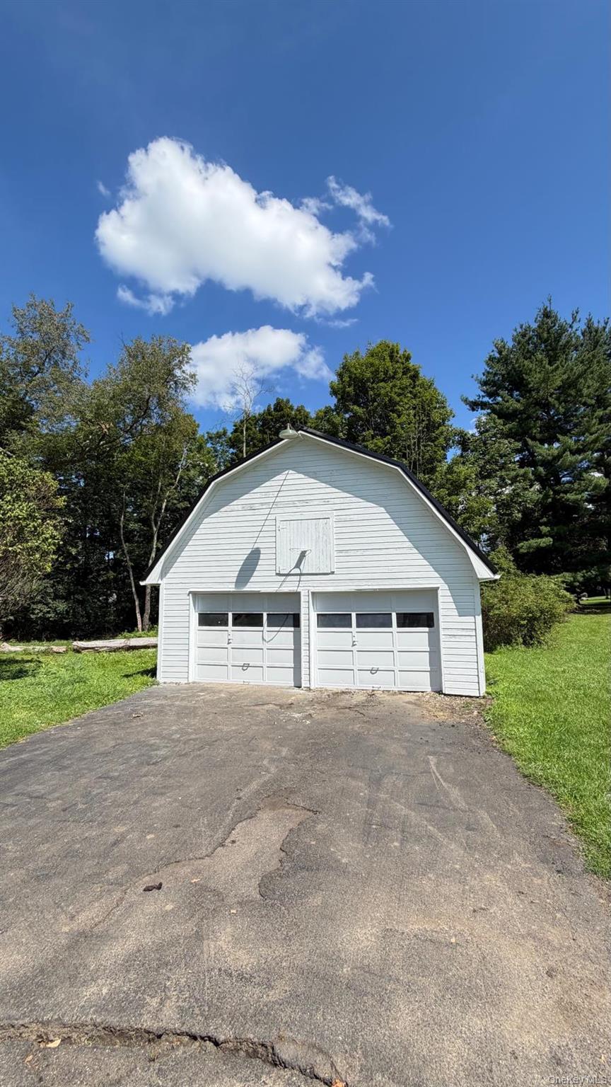 1709 Glenwood Rd Property Photo 7