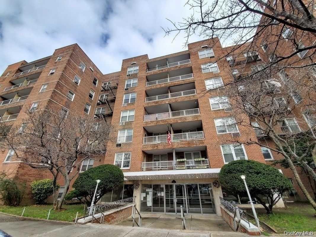60-11 Broadway 5e Property Photo 1