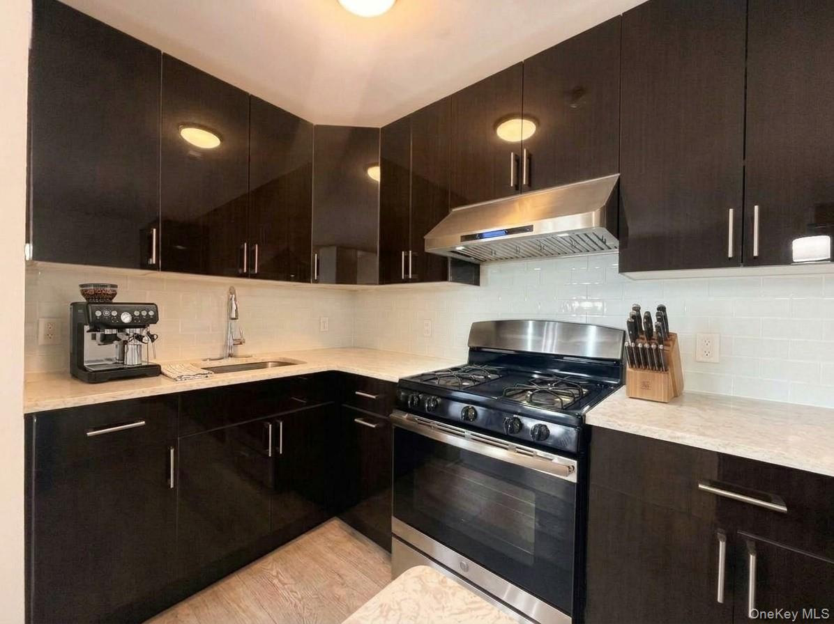 60-11 Broadway 5e Property Photo 3