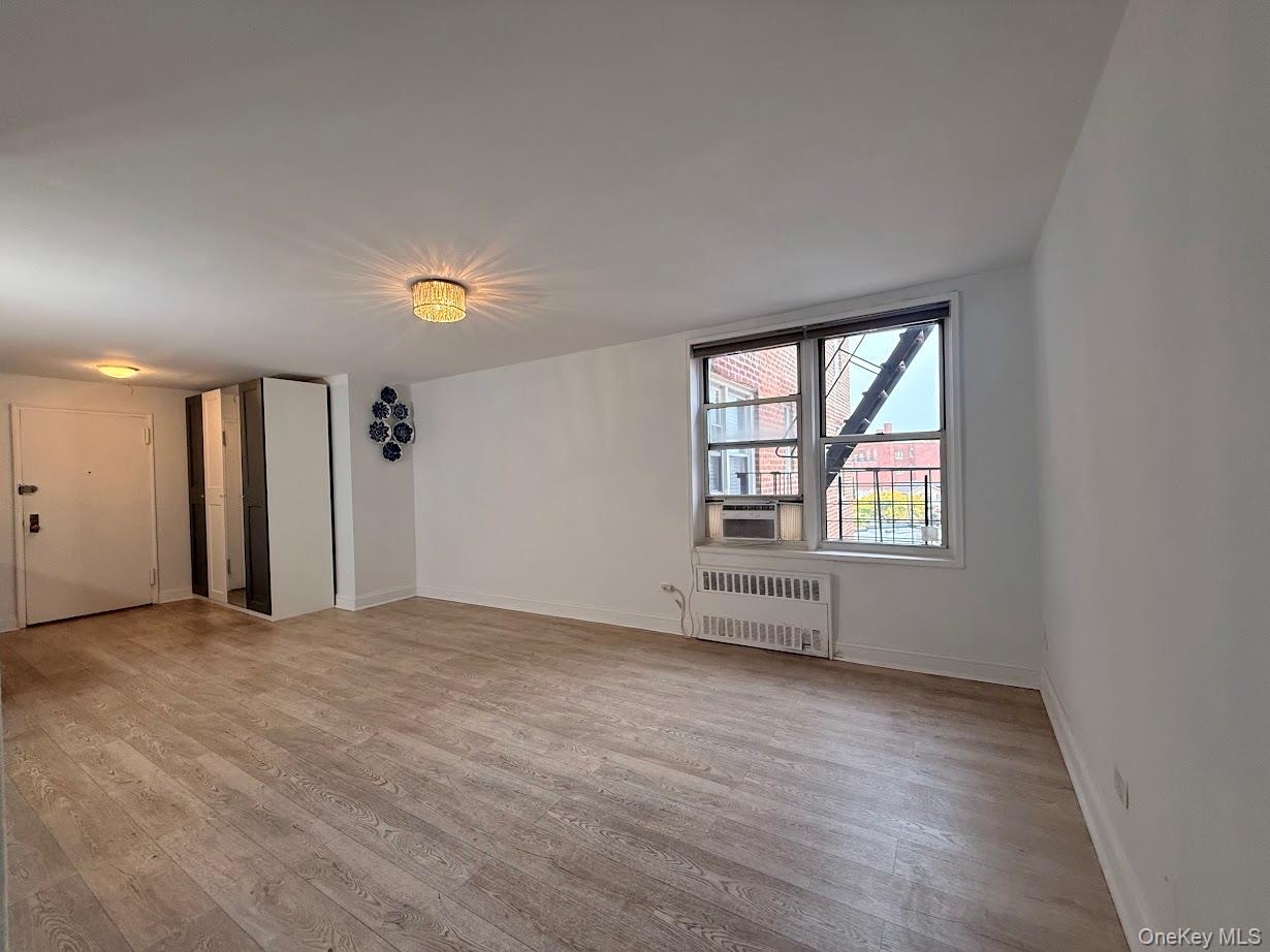 60-11 Broadway 5e Property Photo 6