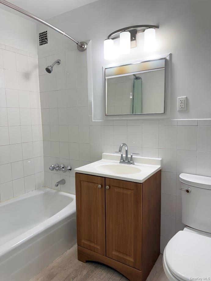 60-11 Broadway 5e Property Photo 10