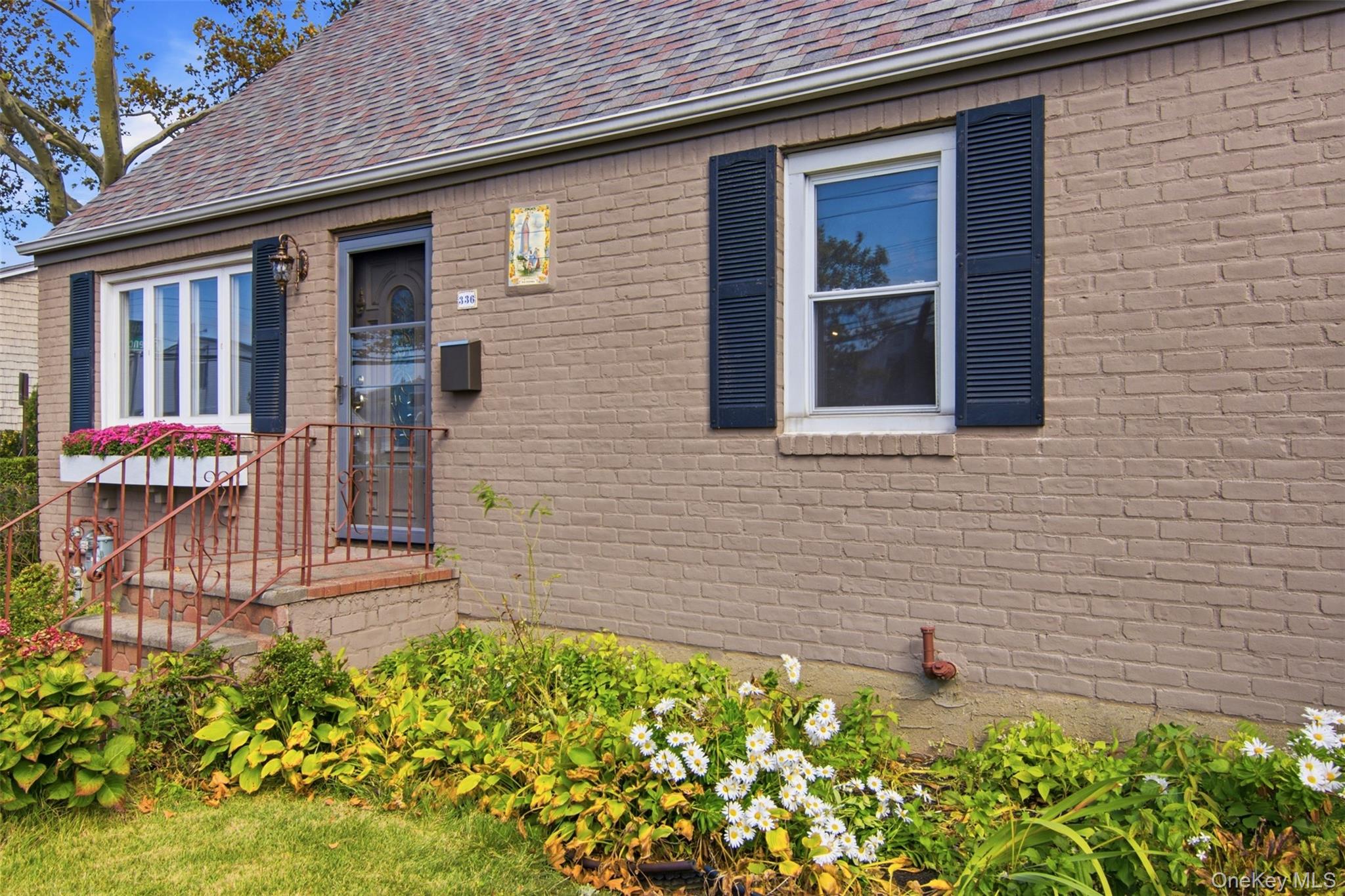 336 Herricks Road Property Photo 4