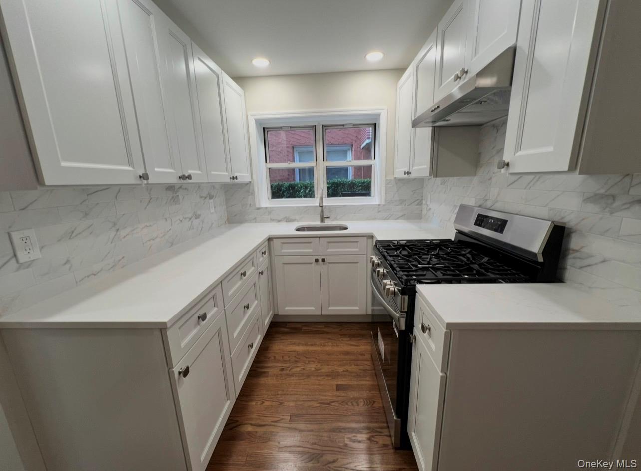3227 Bruckner Boulevard Floor 1 Property Photo 1