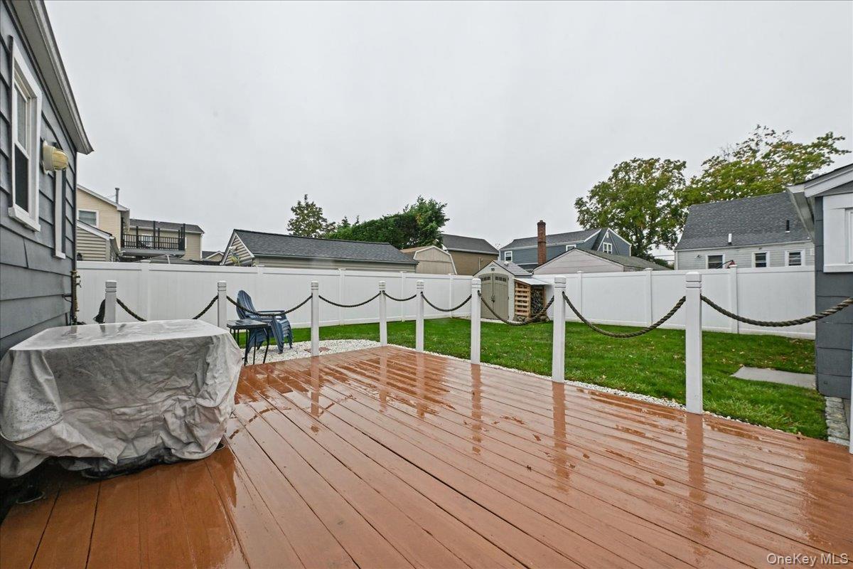 2342 Maple Street Property Photo 13