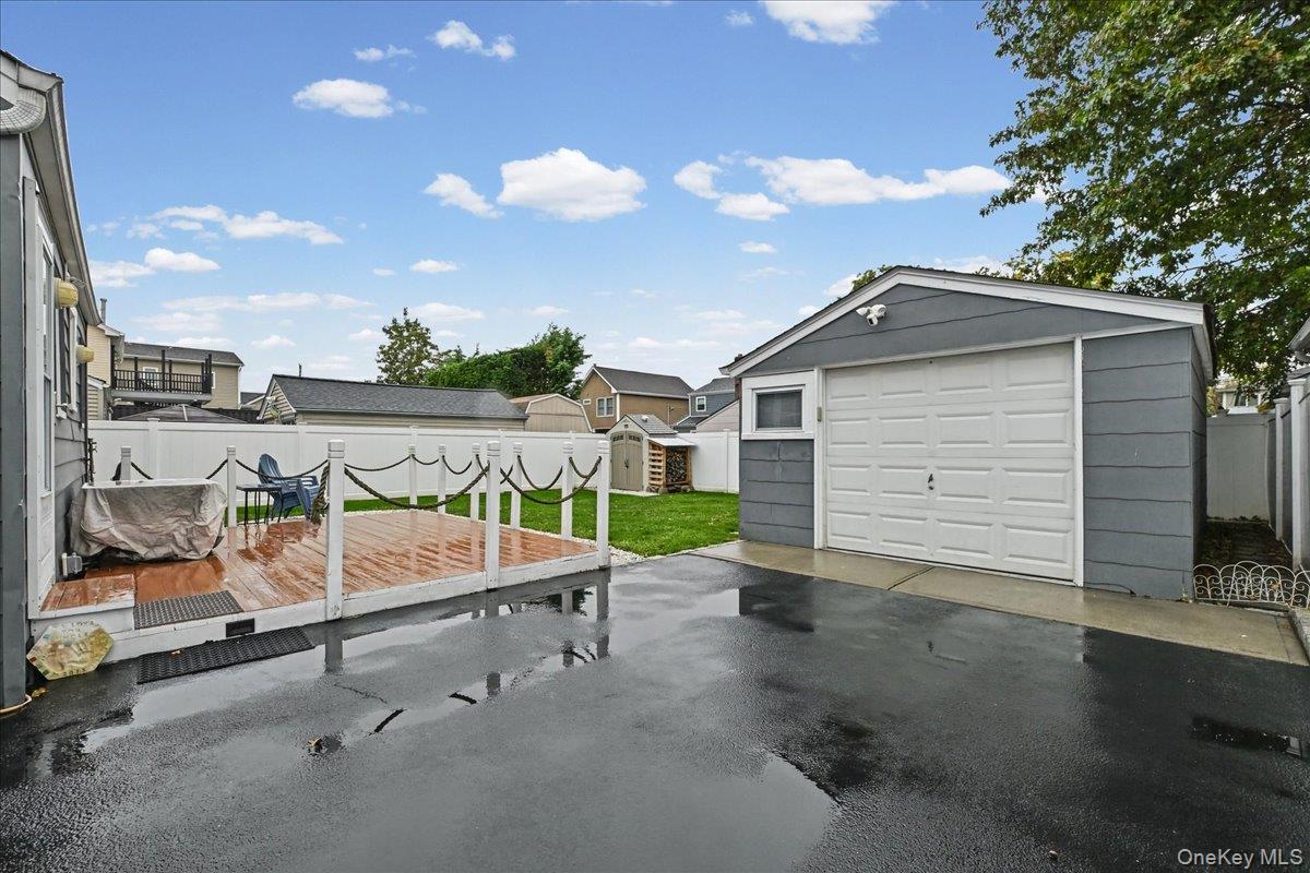 2342 Maple Street Property Photo 14