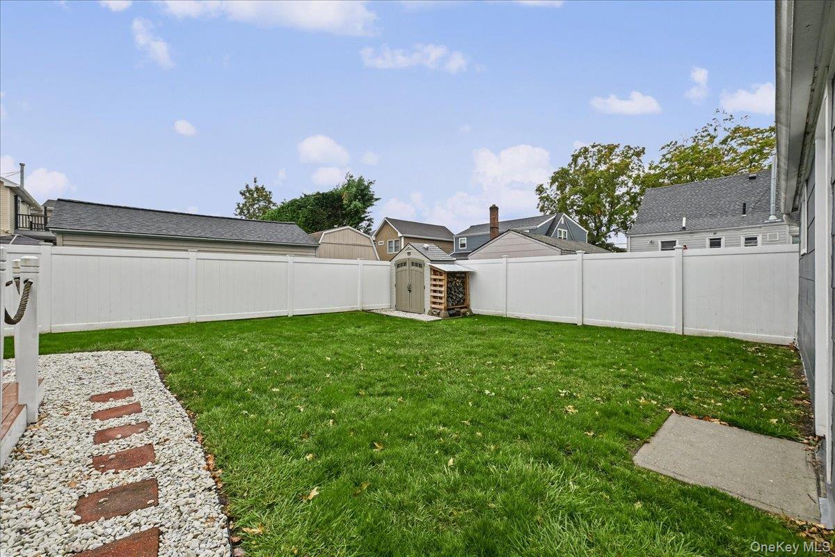 2342 Maple Street Property Photo 15