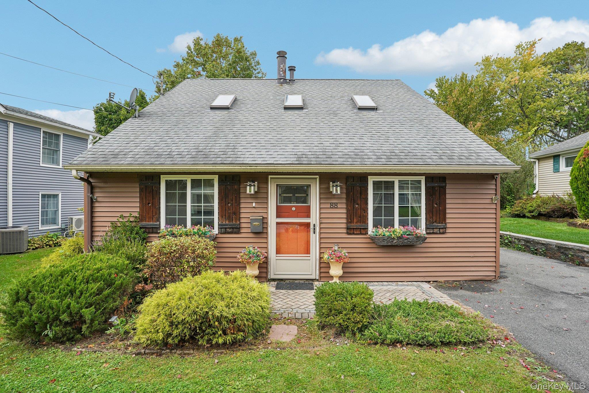 88 Golden Hill Avenue Property Photo 1