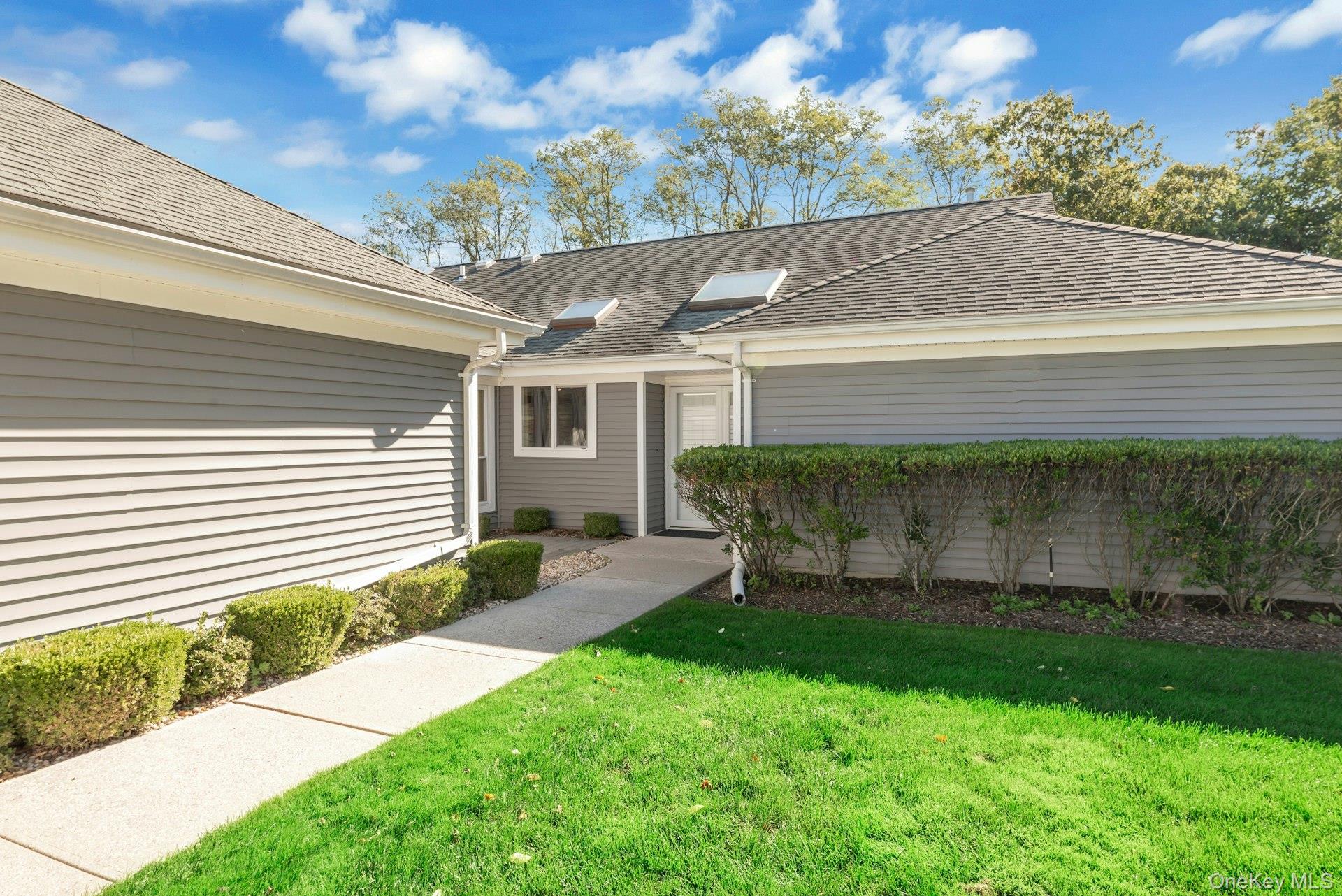 129 Captains Court Property Photo 1