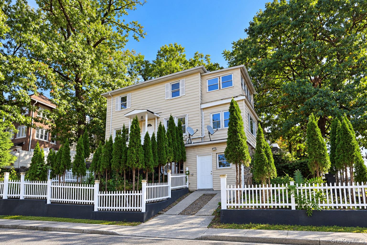 125 Caryl Avenue Property Photo 1