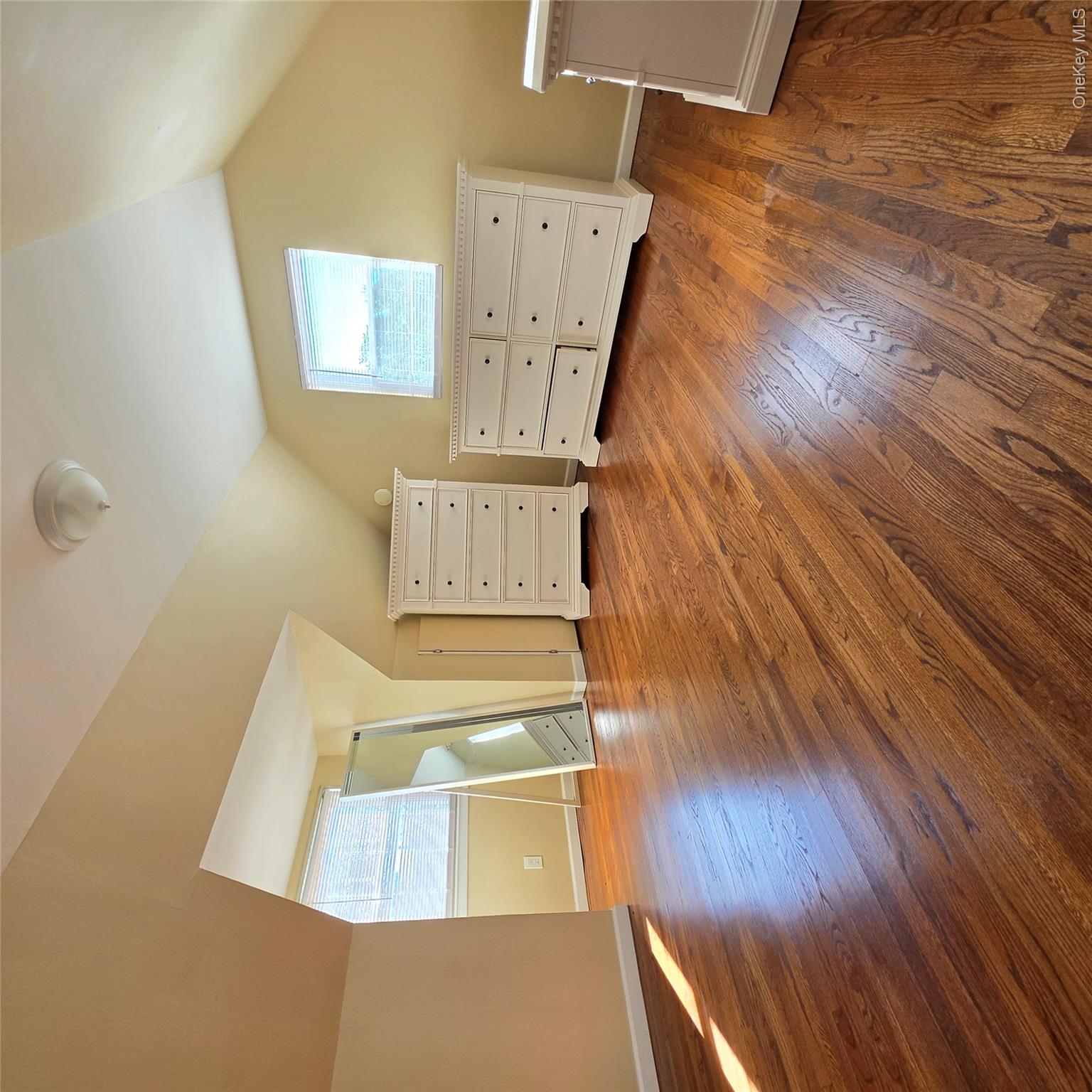 882 Leeds Court Property Photo 8