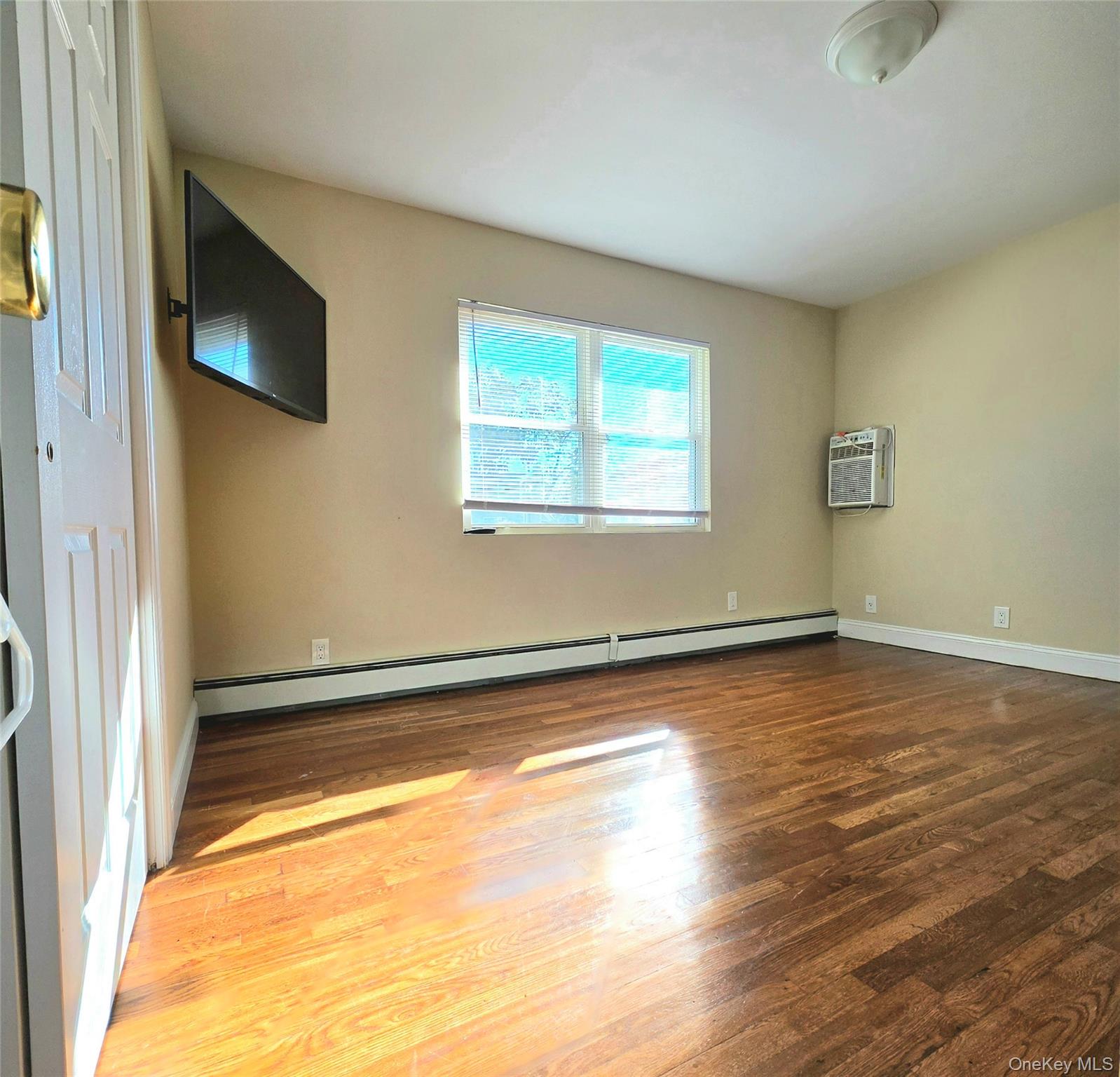 882 Leeds Court Property Photo 12