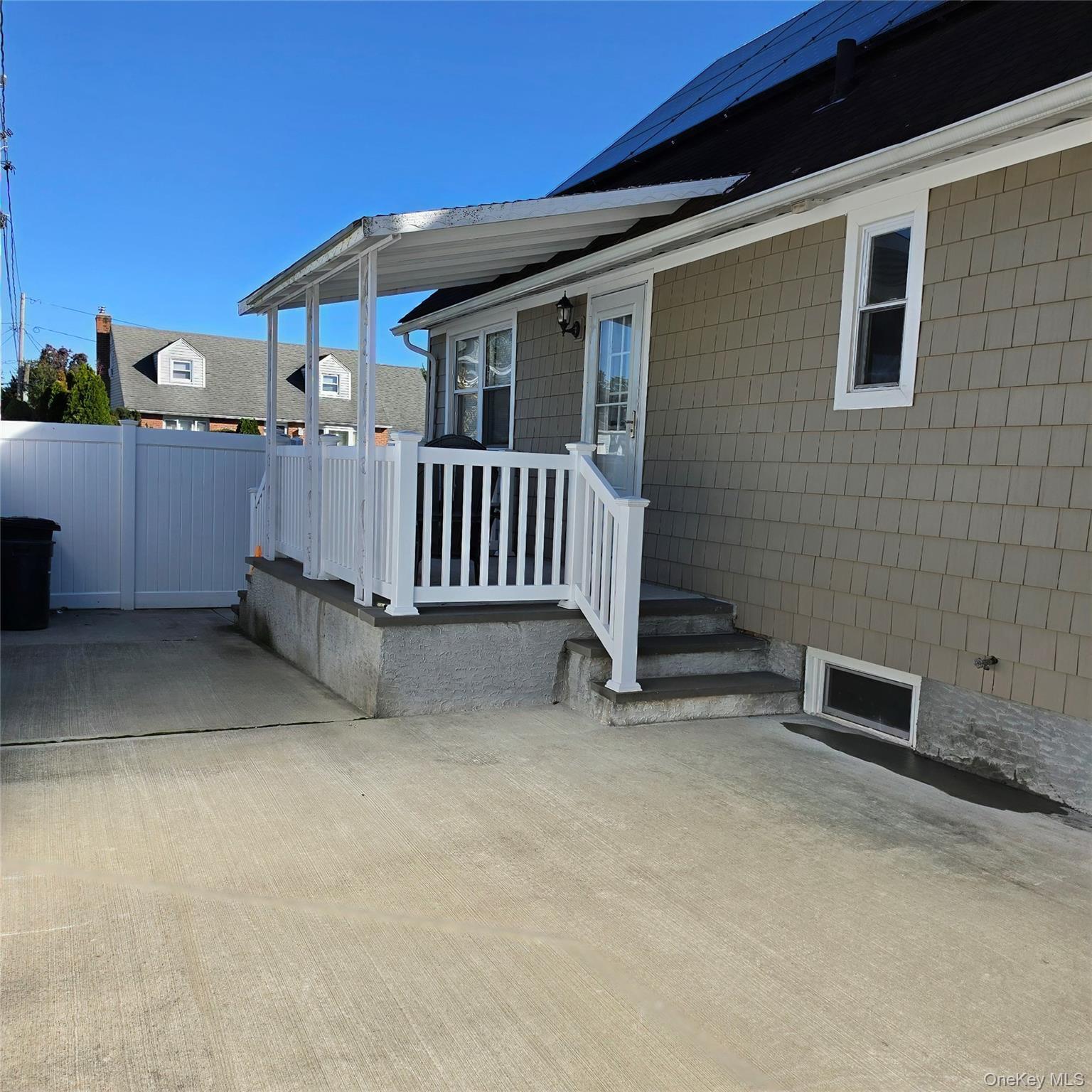 882 Leeds Court Property Photo 13