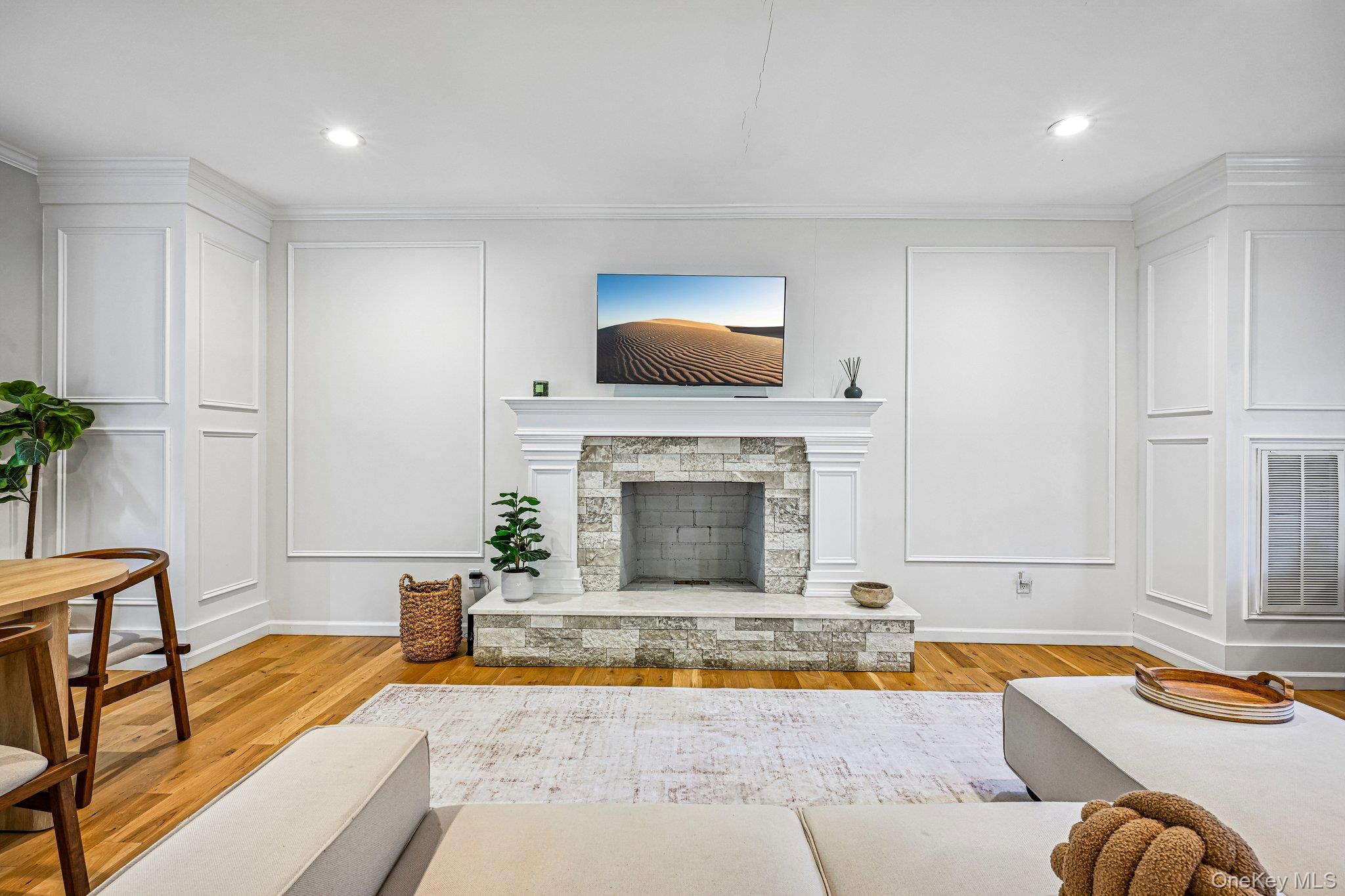 57 Hampton Court Property Photo 8