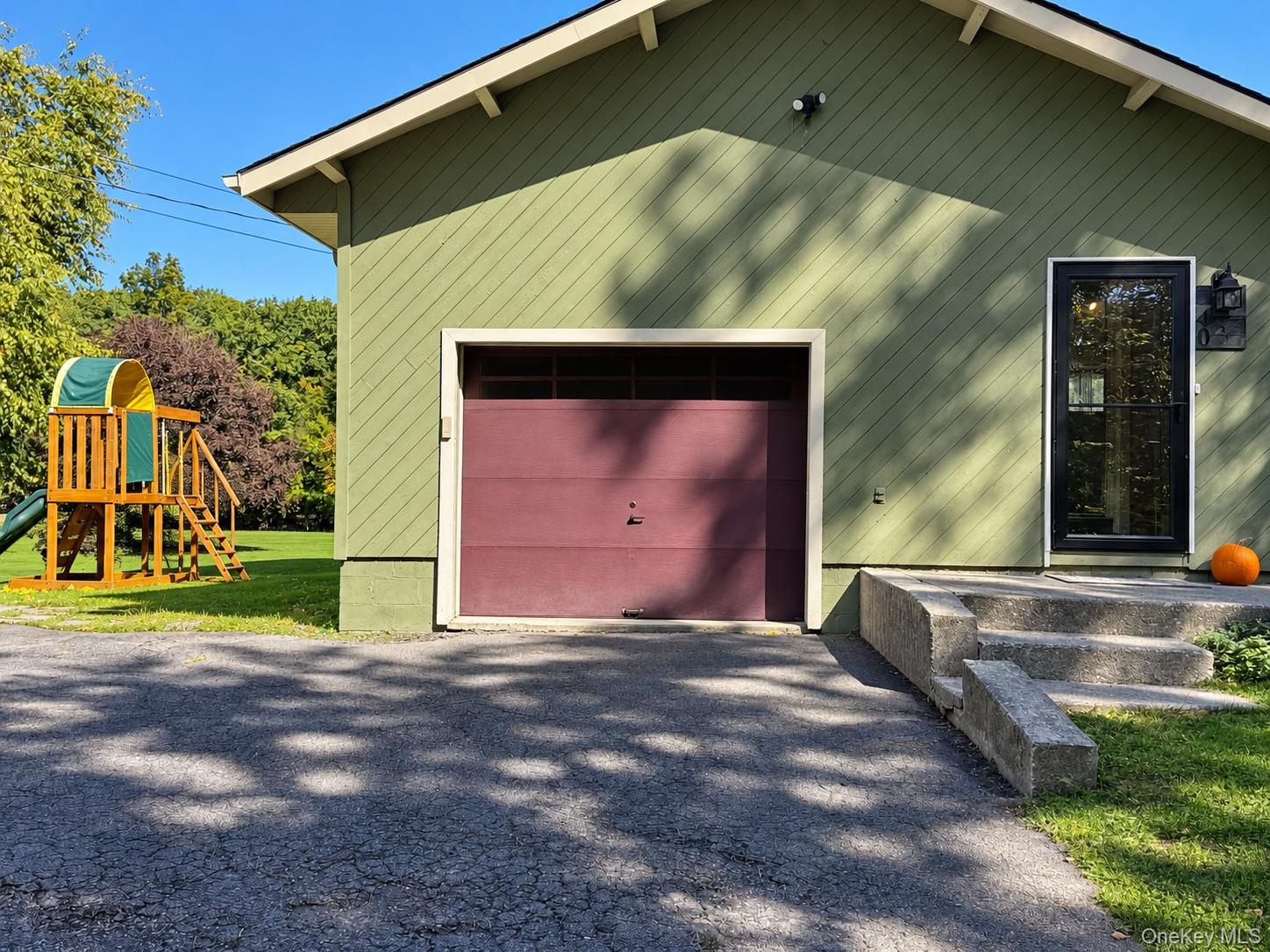 40 Fairway Drive Property Photo 2