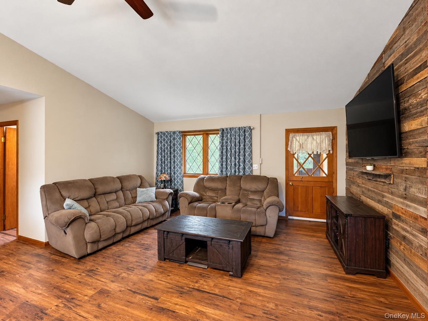 40 Fairway Drive Property Photo 6