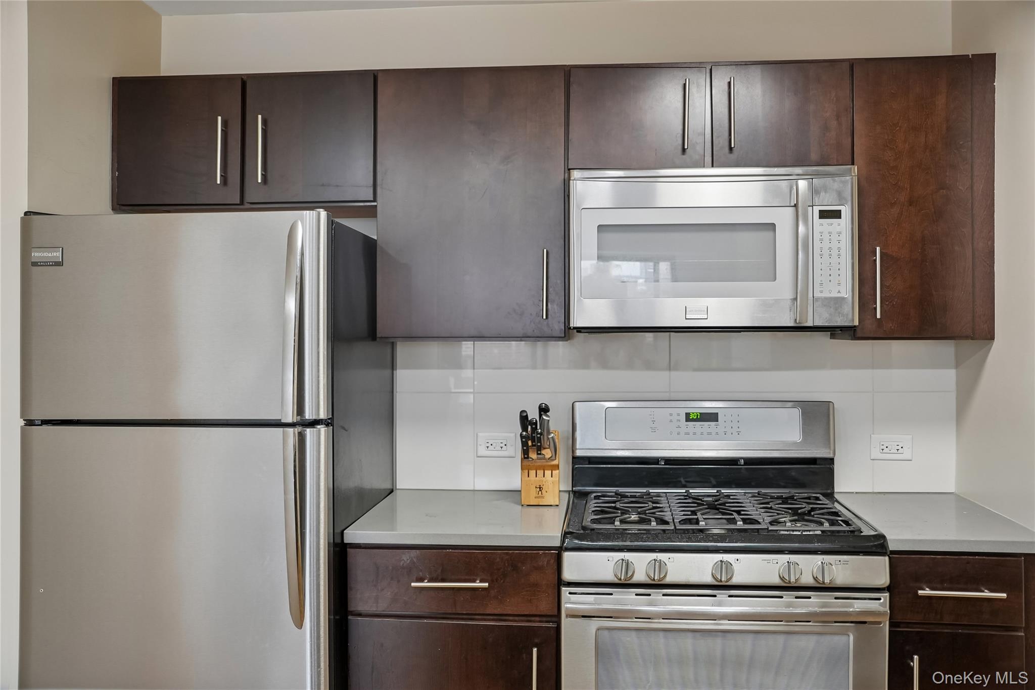 535 W 52nd Street 8d Property Photo 4
