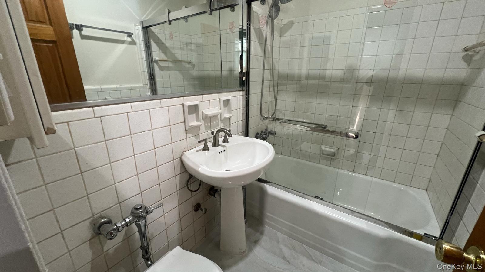 390 Rugby Rd L1 Property Photo 9