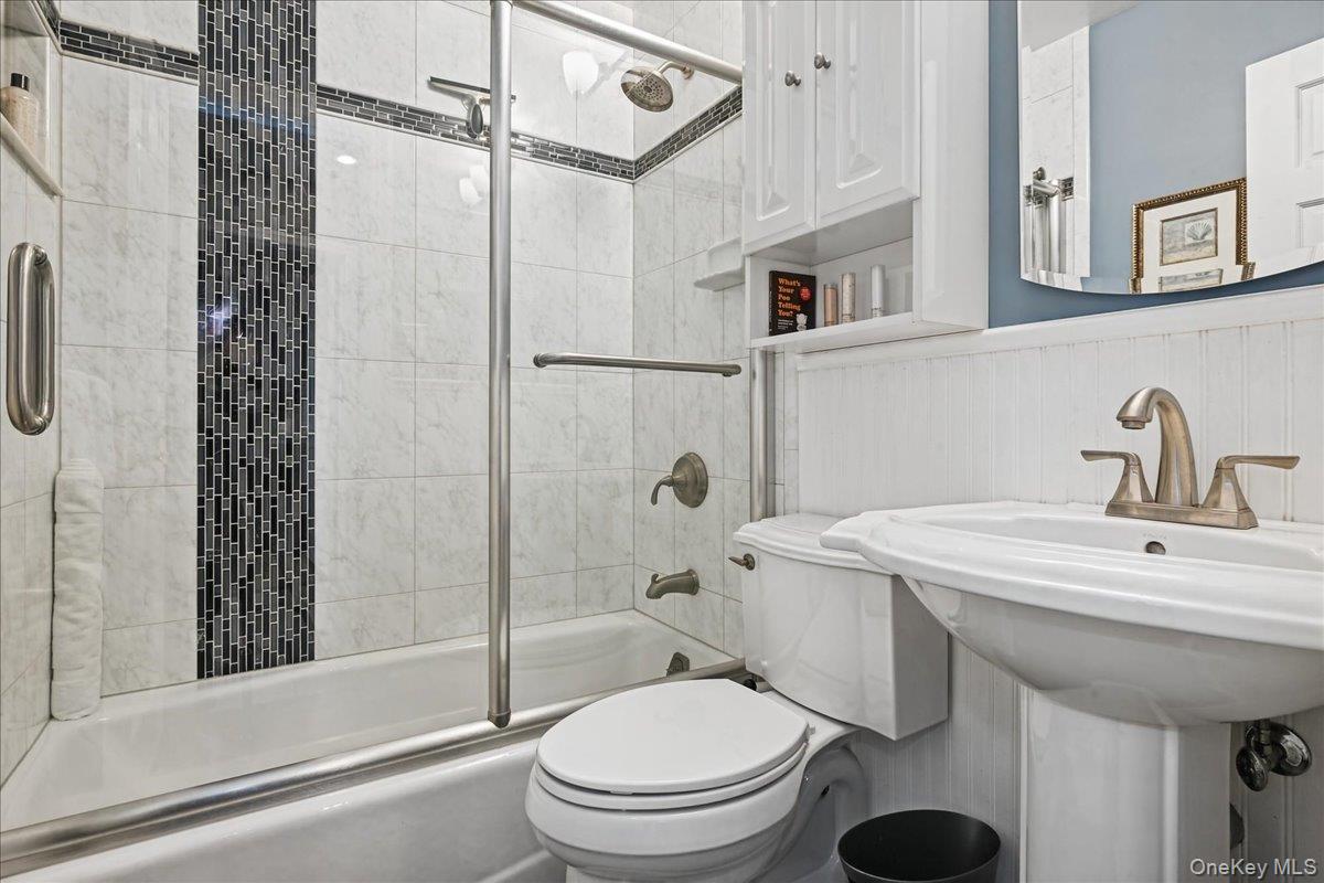 980 Washington Avenue Property Photo 22