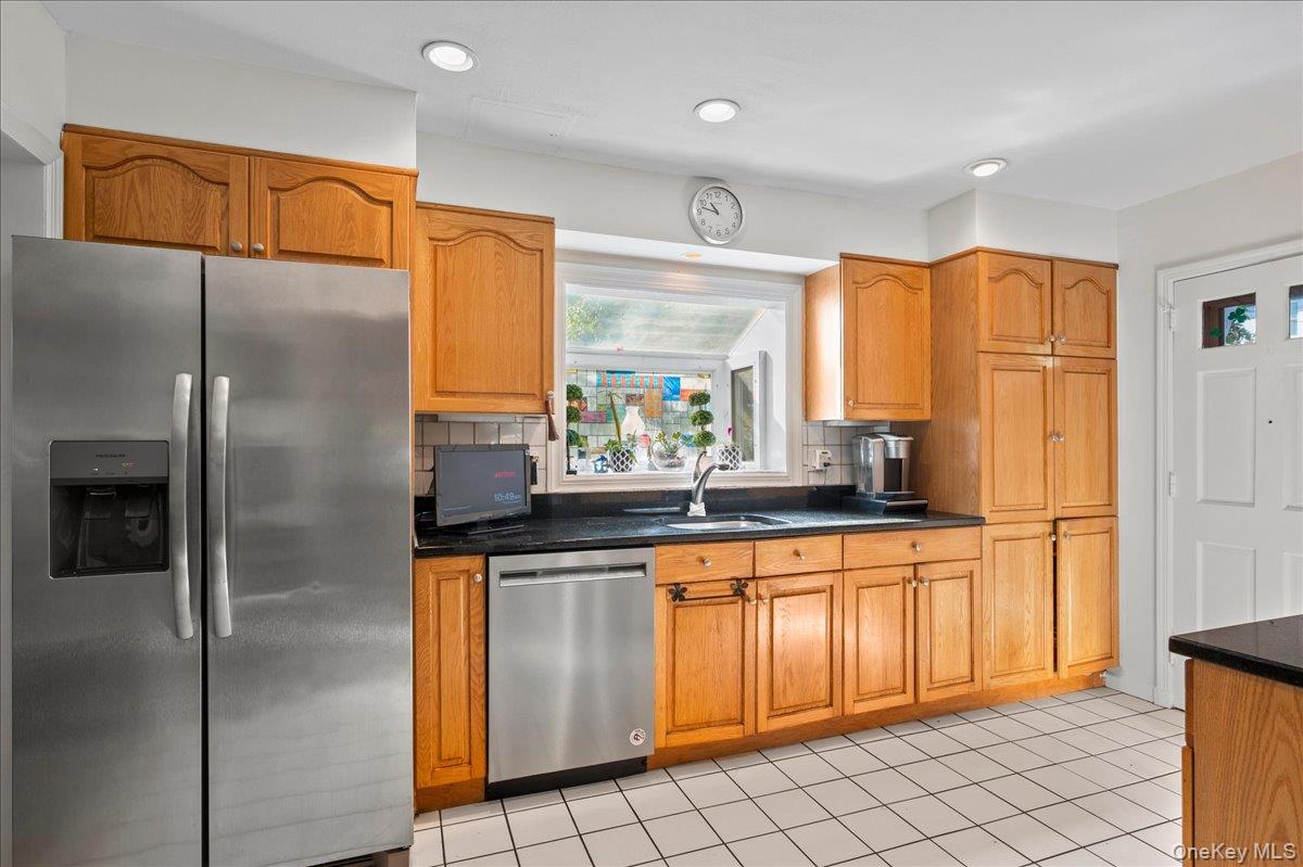 46 Robins Road Property Photo 8