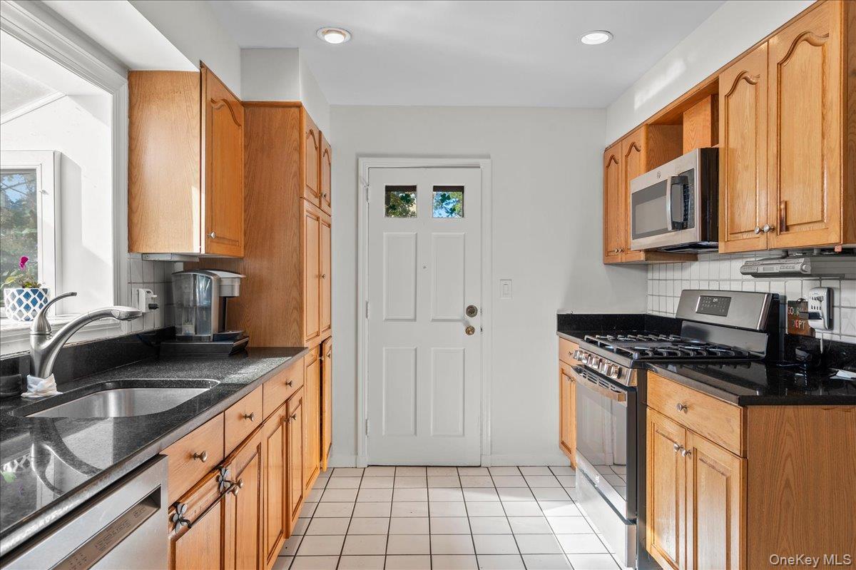 46 Robins Road Property Photo 10