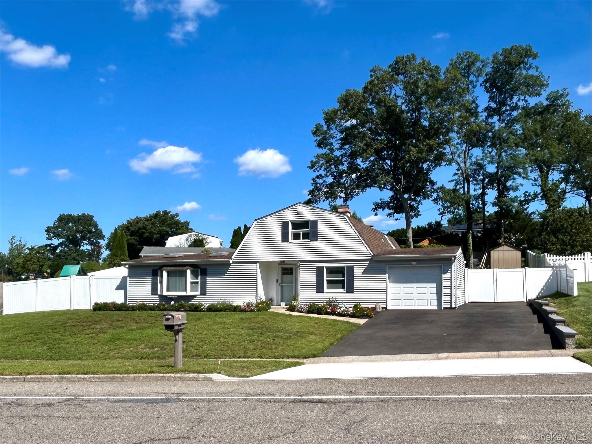 1343 Waverly Avenue Property Photo 1