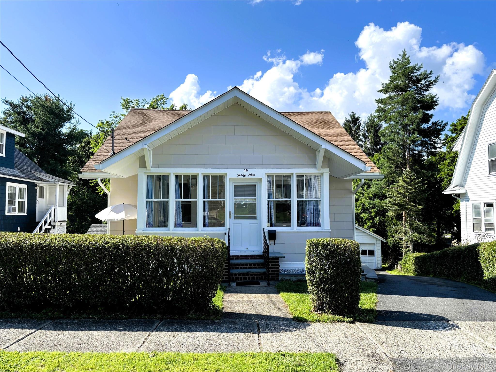39 California Avenue Property Photo 1